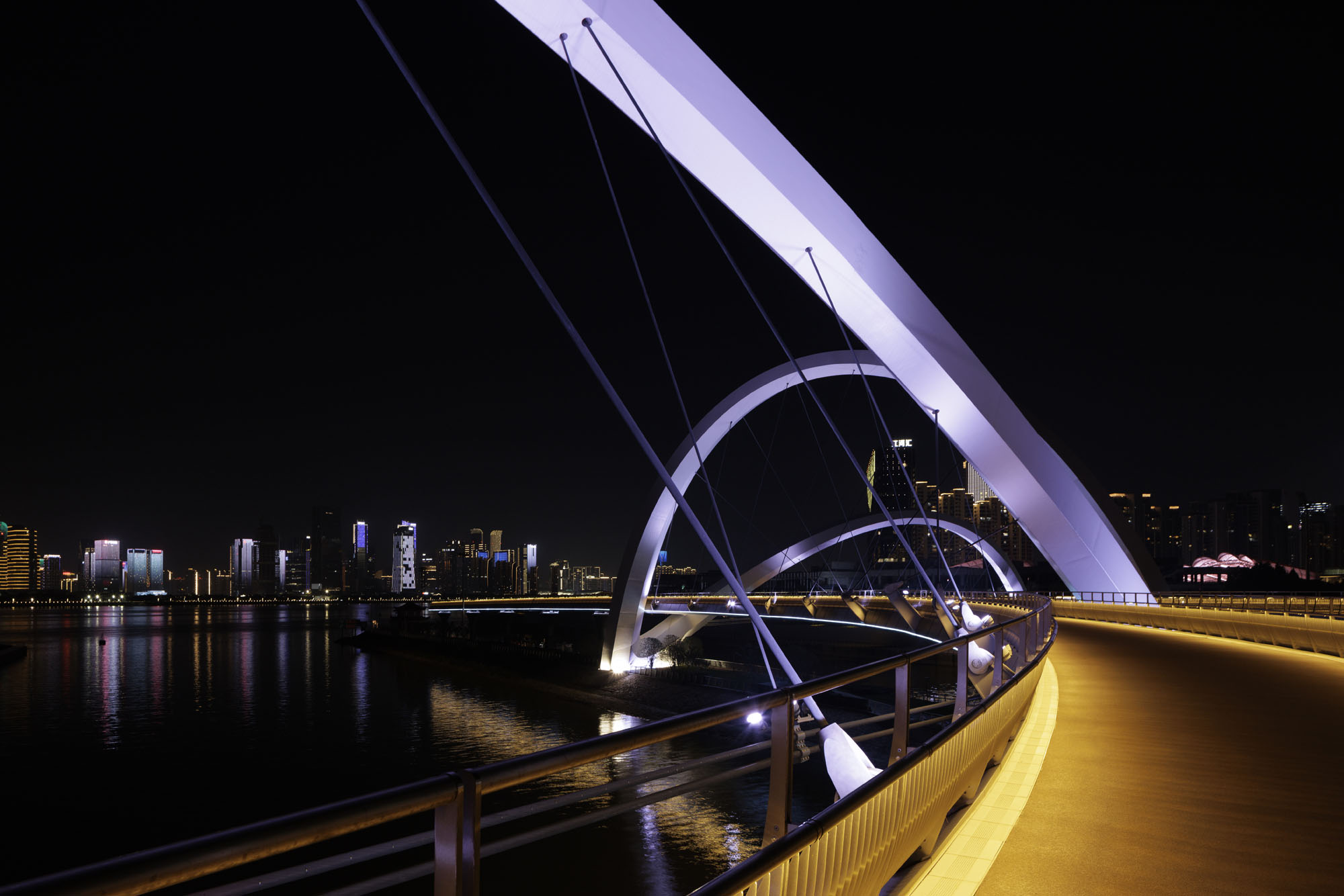 〈大運河ゲートウェイブリッジ（Grand Canal Gateway Bridge）〉ザハ・ハディド・アーキテクツ（Zaha Hadid Architects）