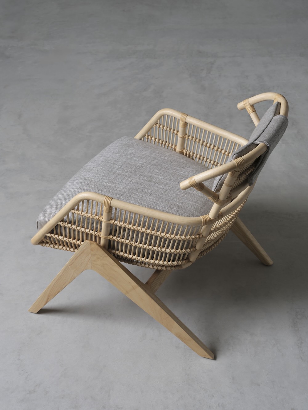 バイ インテリアズ×榊田倫之 新作家具：TSUZURI lounge chair | 綴 ラウンジチェア