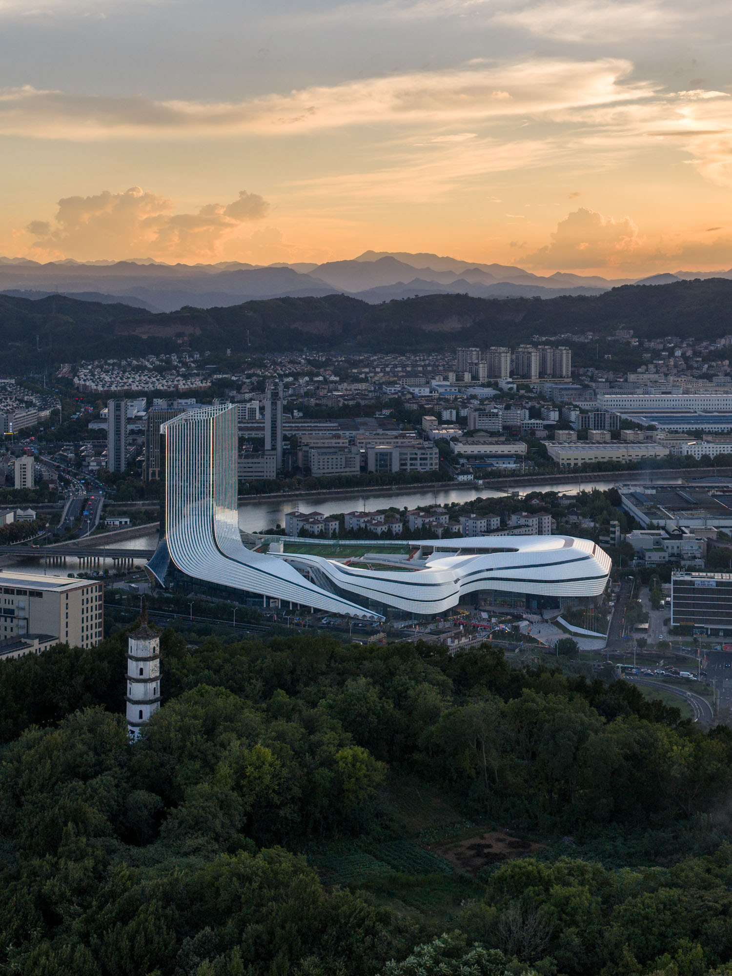 〈新昌グローブセンター(Xinchang Globular Center)〉line+ studio