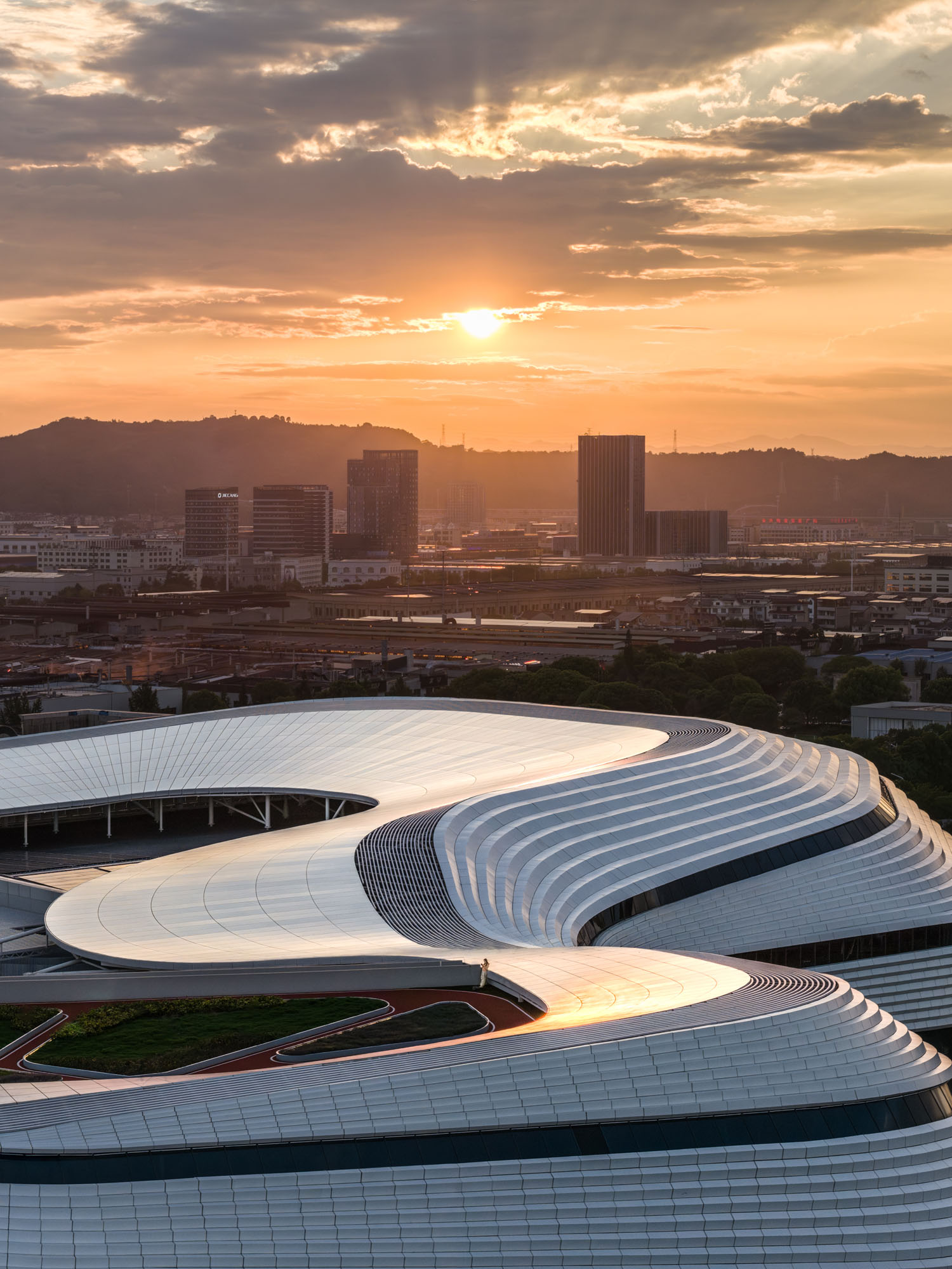 〈新昌グローブセンター(Xinchang Globular Center)〉line+ studio