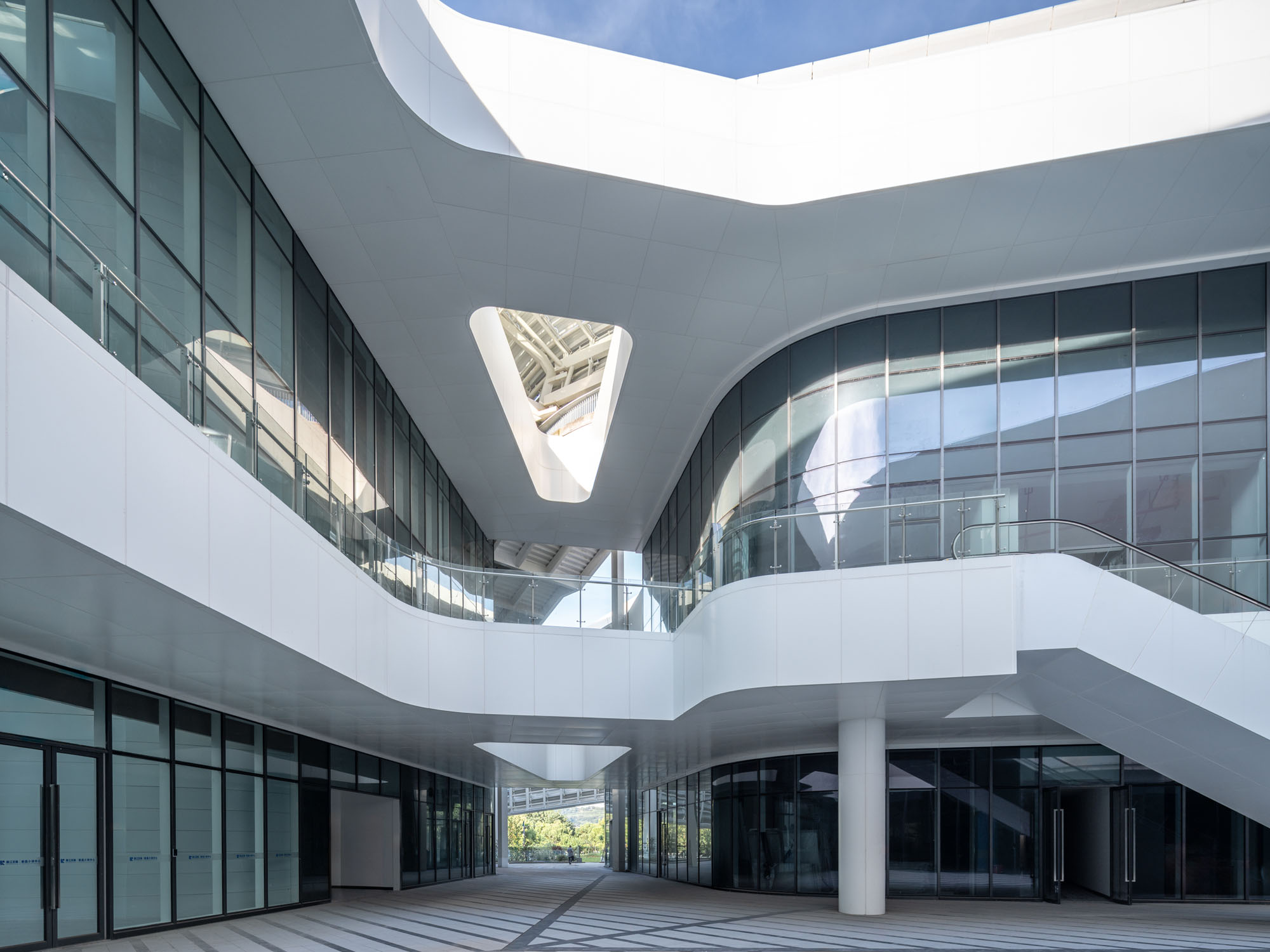 〈新昌グローブセンター(Xinchang Globular Center)〉line+ studio