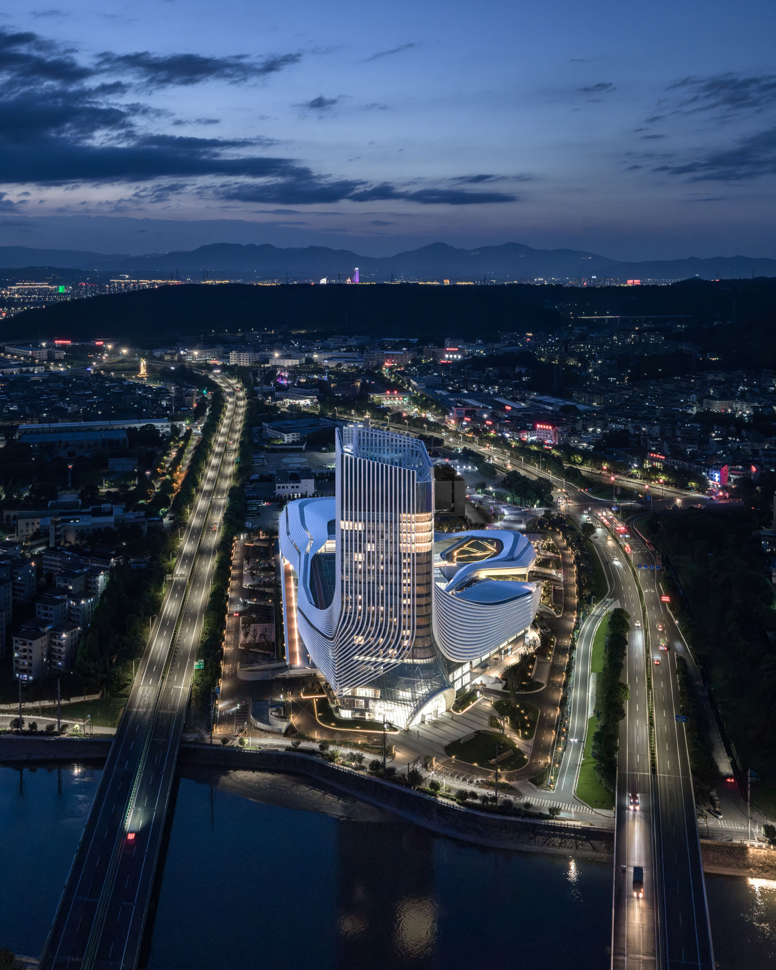 〈新昌グローブセンター(Xinchang Globular Center)〉line+ studio