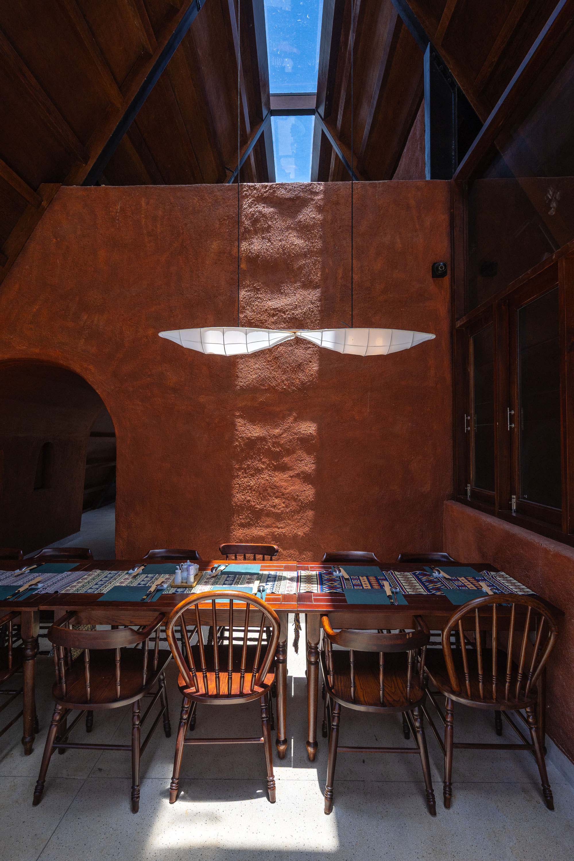 〈MA.DEビストロ(MA.DE Bistro)〉AN NAM Design and Build