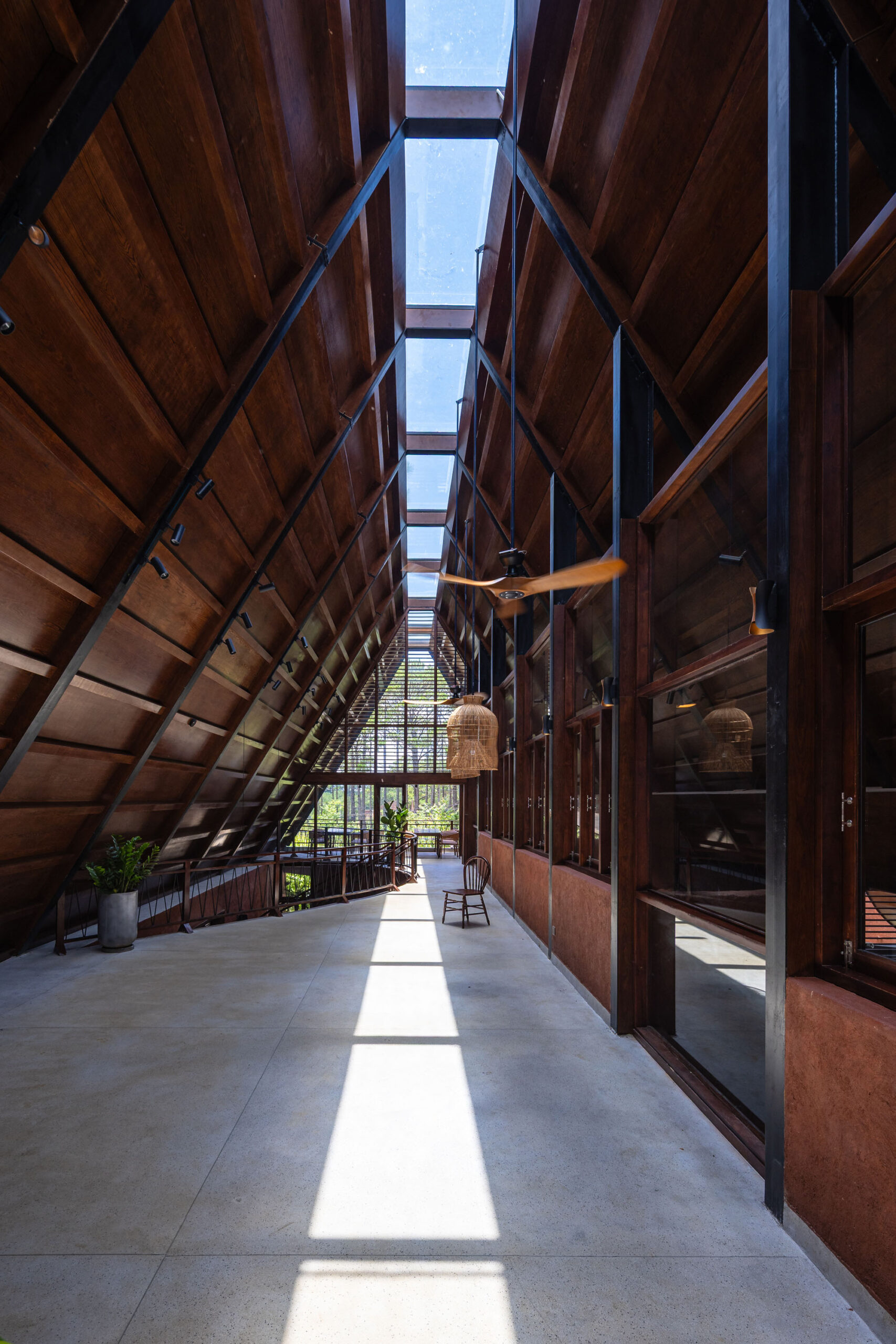 〈MA.DEビストロ(MA.DE Bistro)〉AN NAM Design and Build