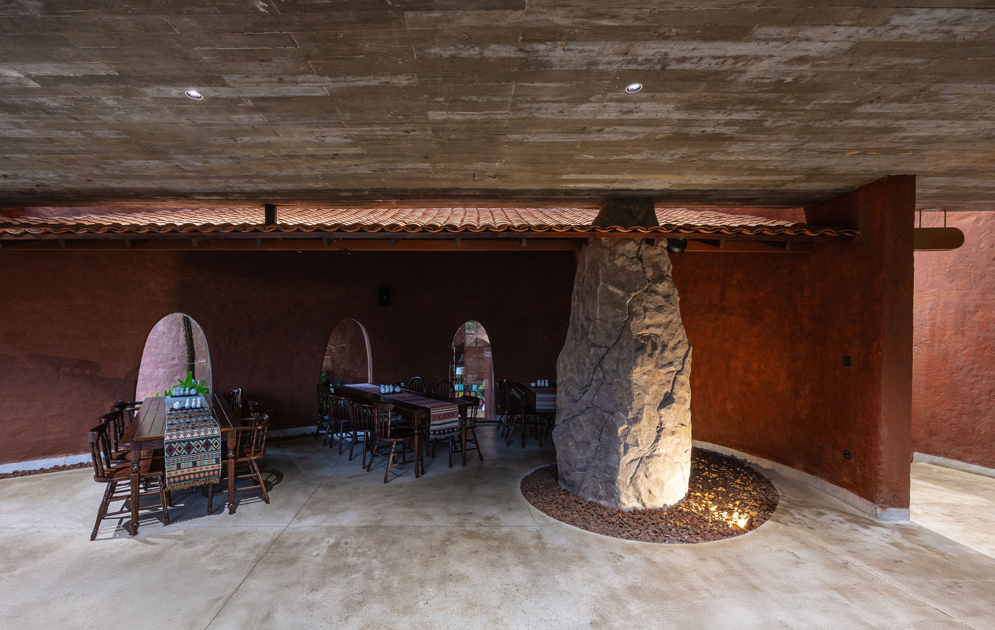 〈MA.DEビストロ(MA.DE Bistro)〉AN NAM Design and Build