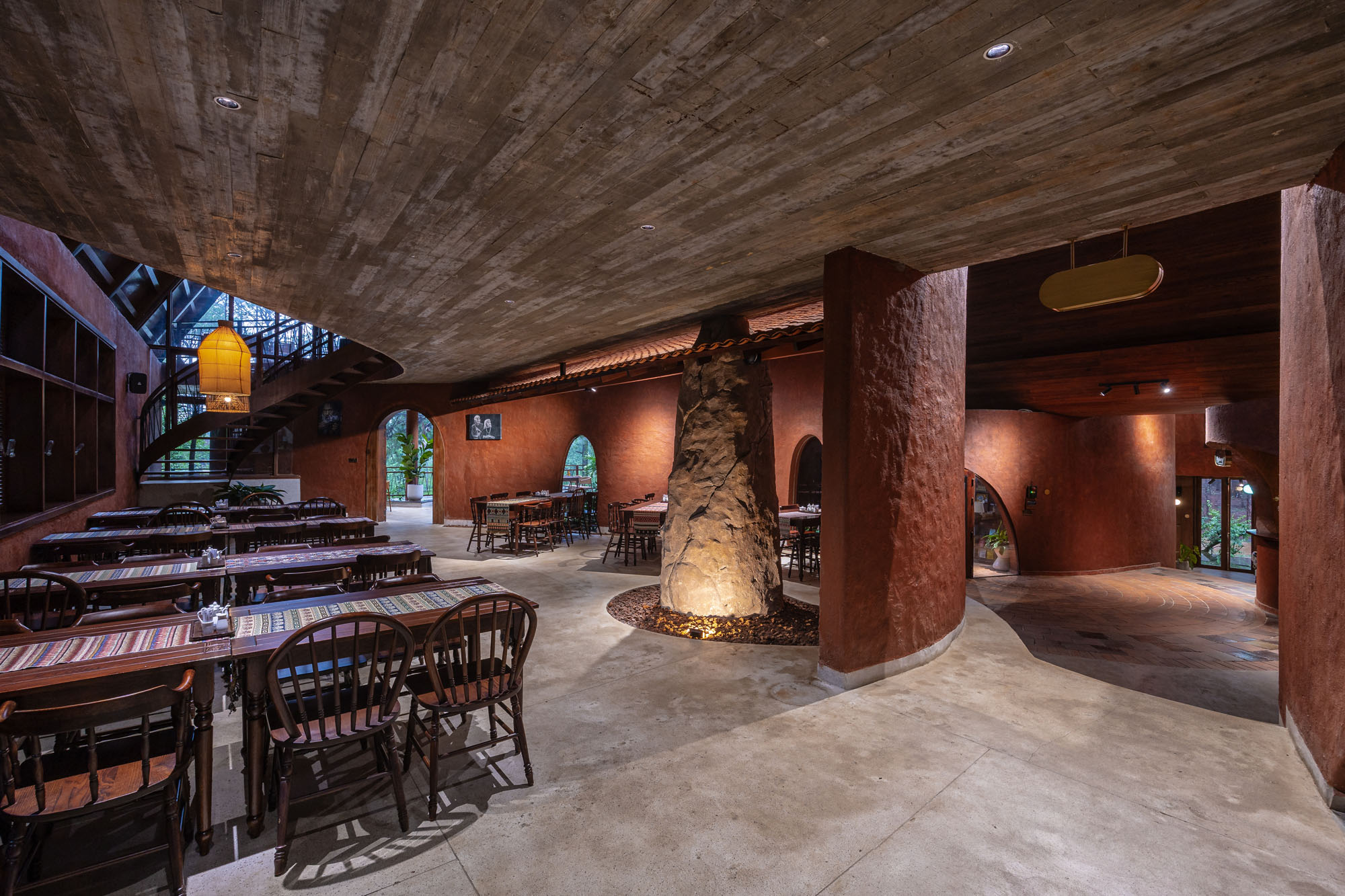 〈MA.DEビストロ(MA.DE Bistro)〉AN NAM Design and Build
