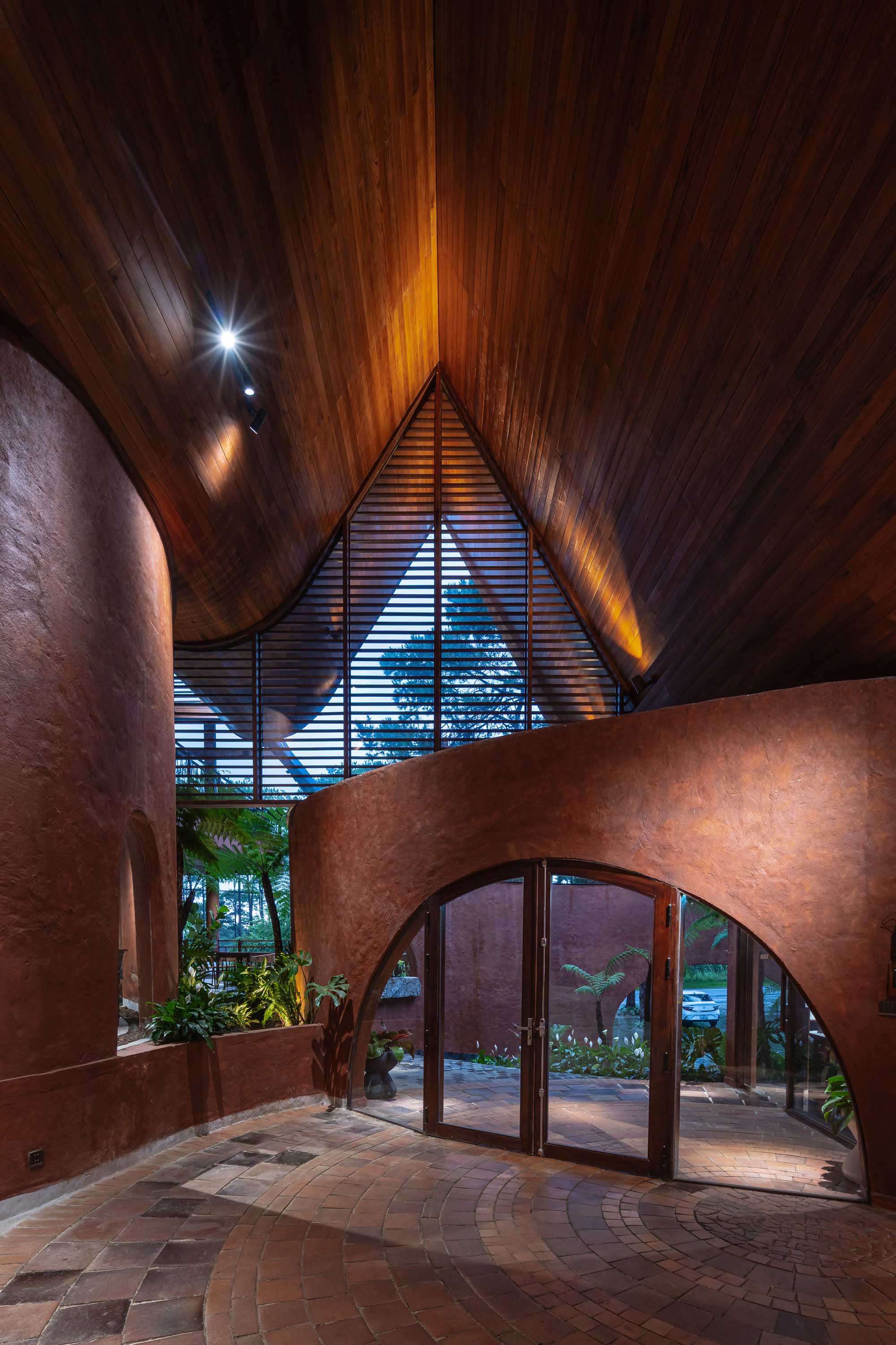 〈MA.DEビストロ(MA.DE Bistro)〉AN NAM Design and Build