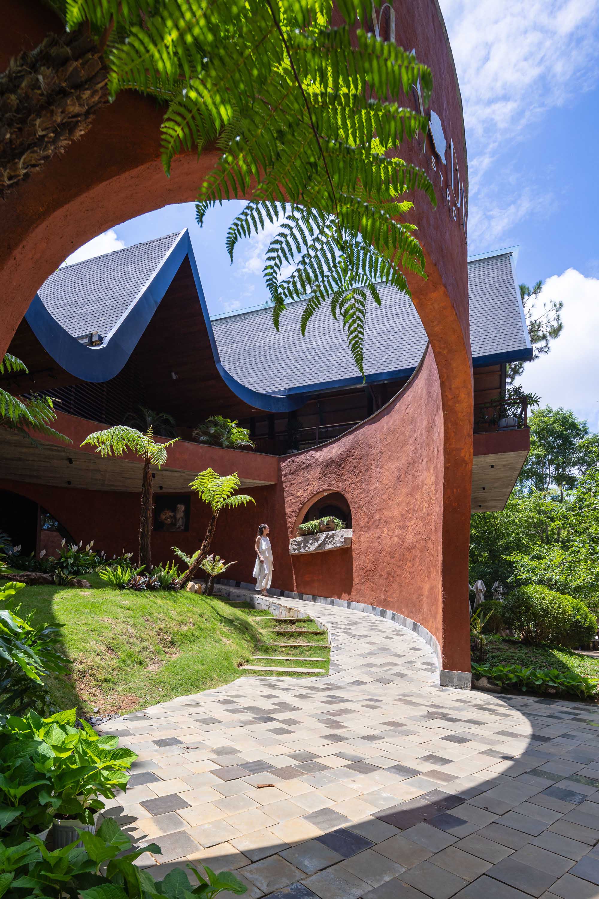 〈MA.DEビストロ(MA.DE Bistro)〉AN NAM Design and Build