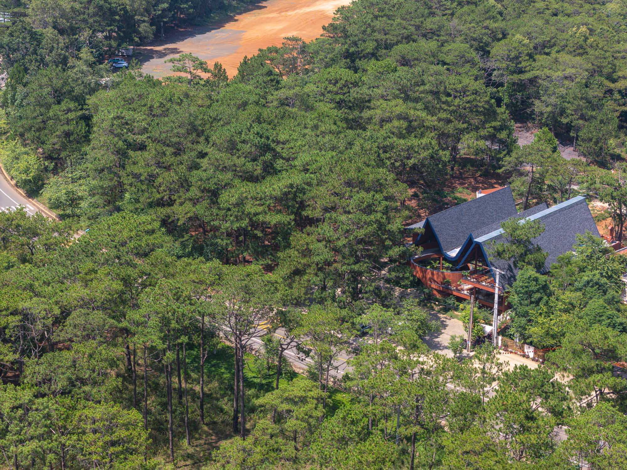 〈MA.DEビストロ(MA.DE Bistro)〉AN NAM Design and Build