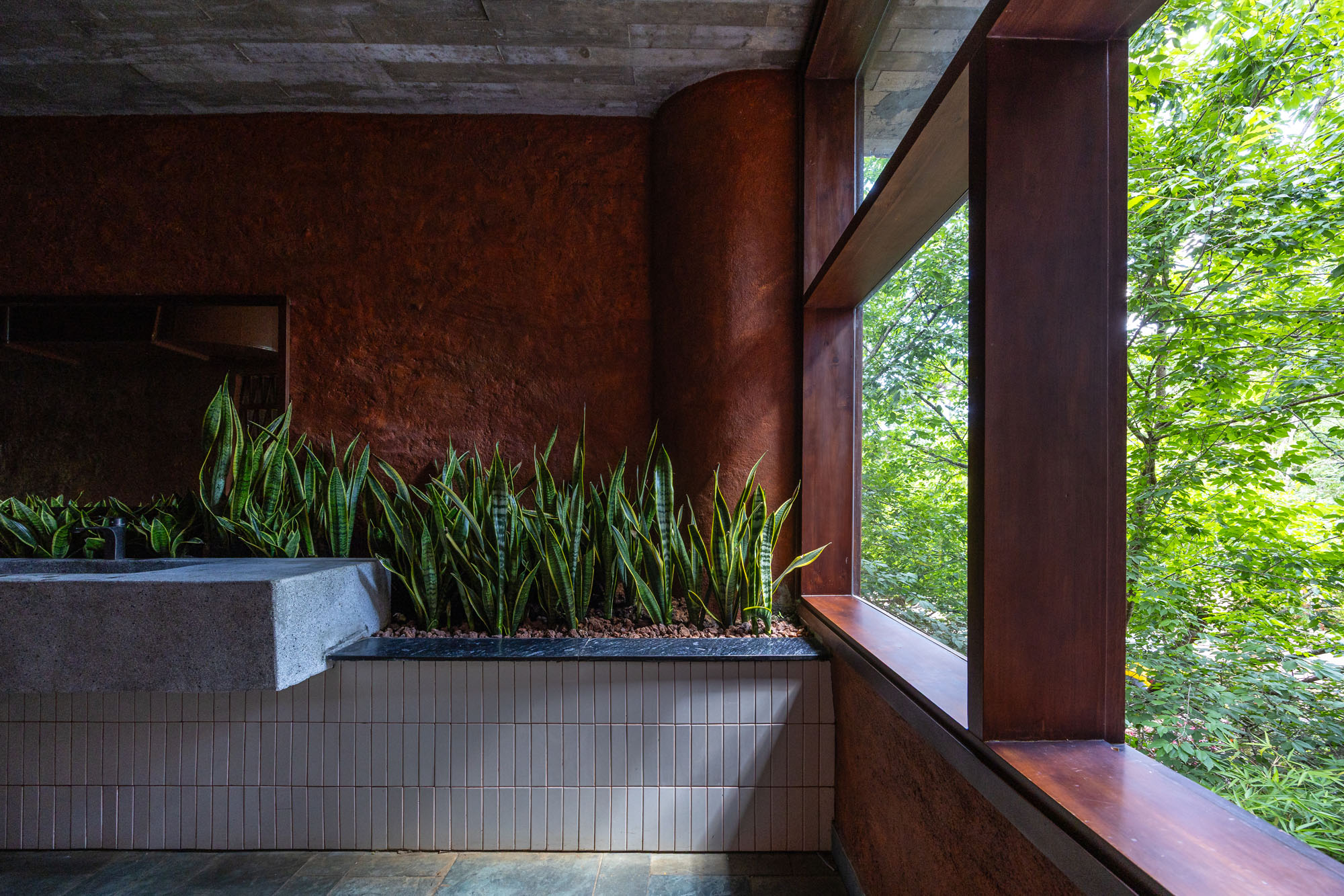 〈MA.DEビストロ(MA.DE Bistro)〉AN NAM Design and Build