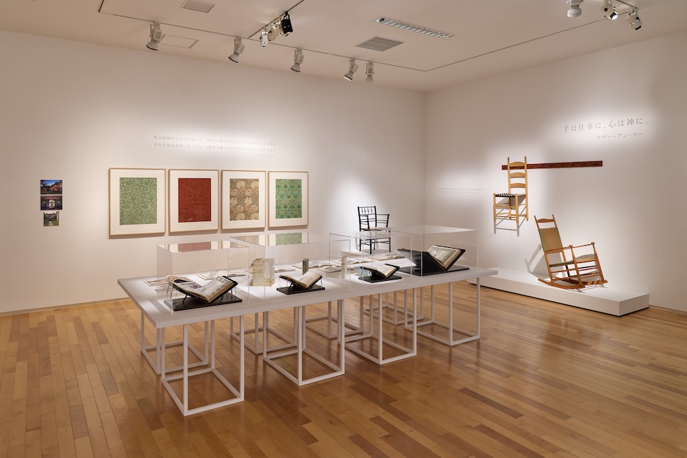 武蔵野美術大学 美術館・図書館企画展「よみがえるポストモダン　倉俣史朗、小松誠、髙﨑正治、デザインの人間主義」展 会場写真