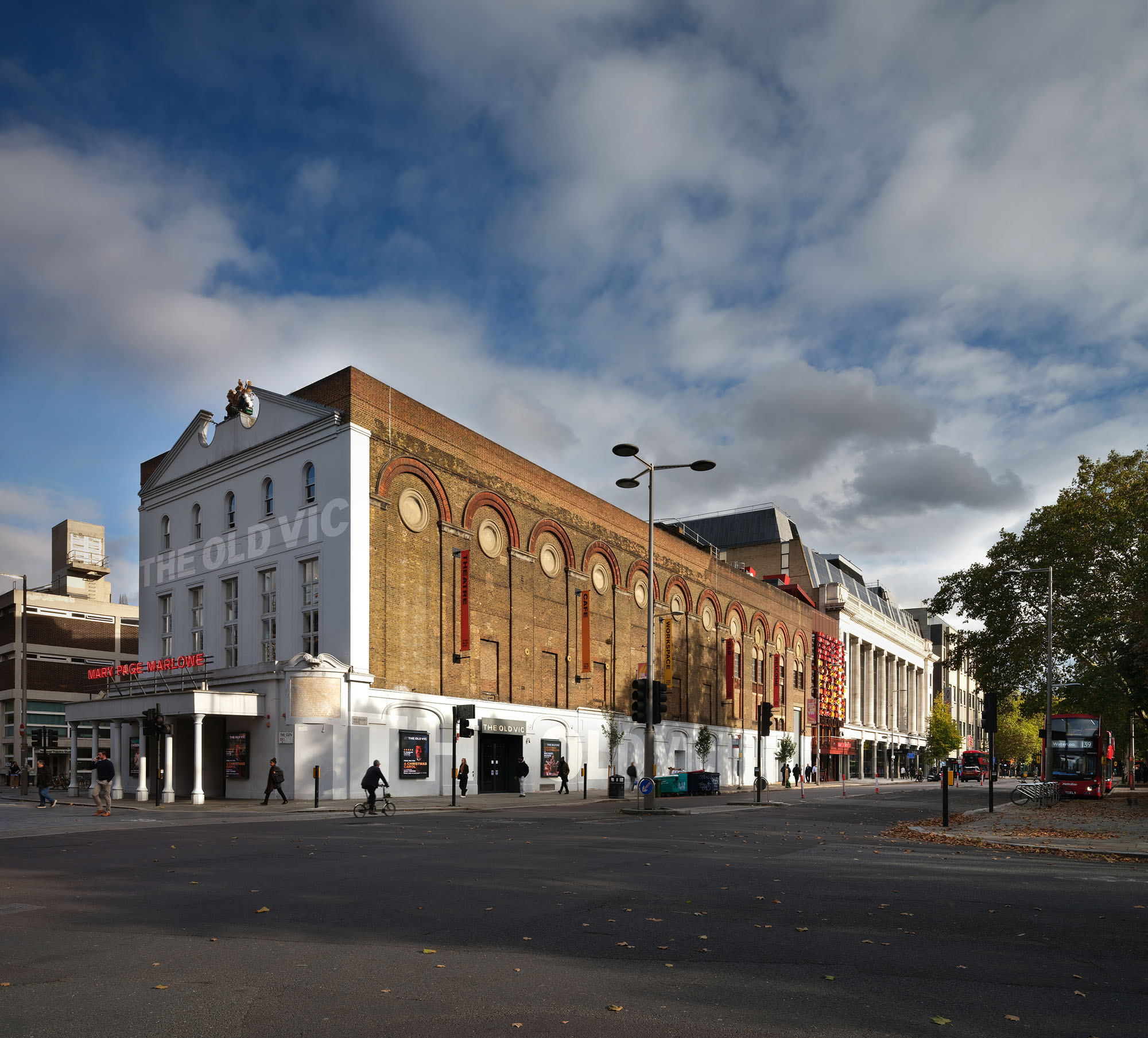 〈オールド・ヴィック・シアター・バックステージ（Backstage at The Old Vic）〉ヘイワース・トンプキンス（Haworth Tompkins）