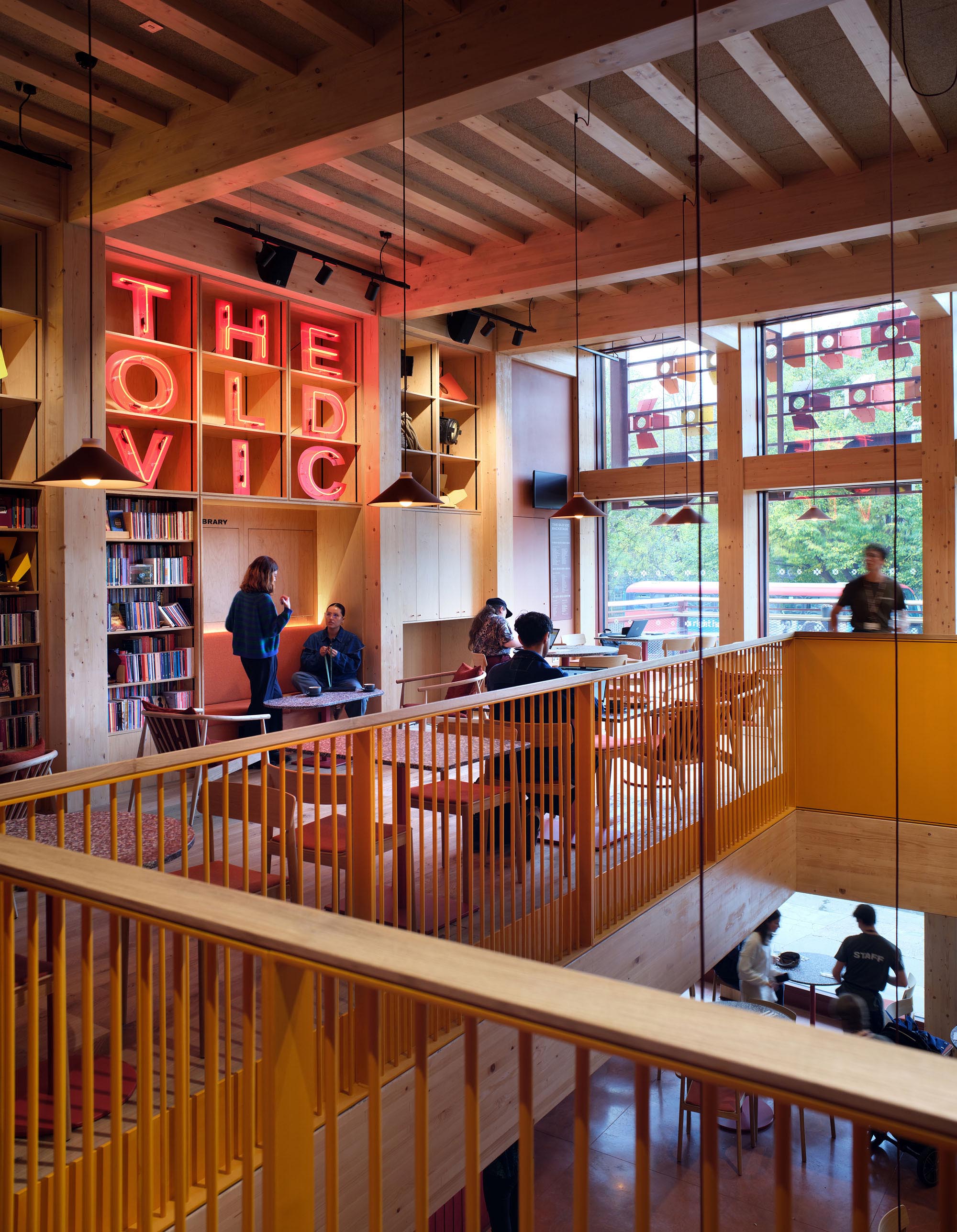 〈オールド・ヴィック・シアター・バックステージ（Backstage at The Old Vic）〉ヘイワース・トンプキンス（Haworth Tompkins）