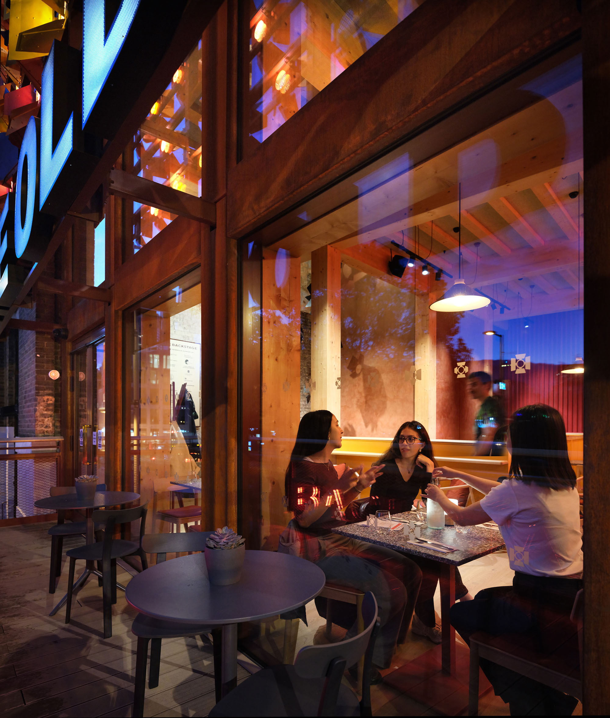 〈オールド・ヴィック・シアター・バックステージ（Backstage at The Old Vic）〉ヘイワース・トンプキンス（Haworth Tompkins）