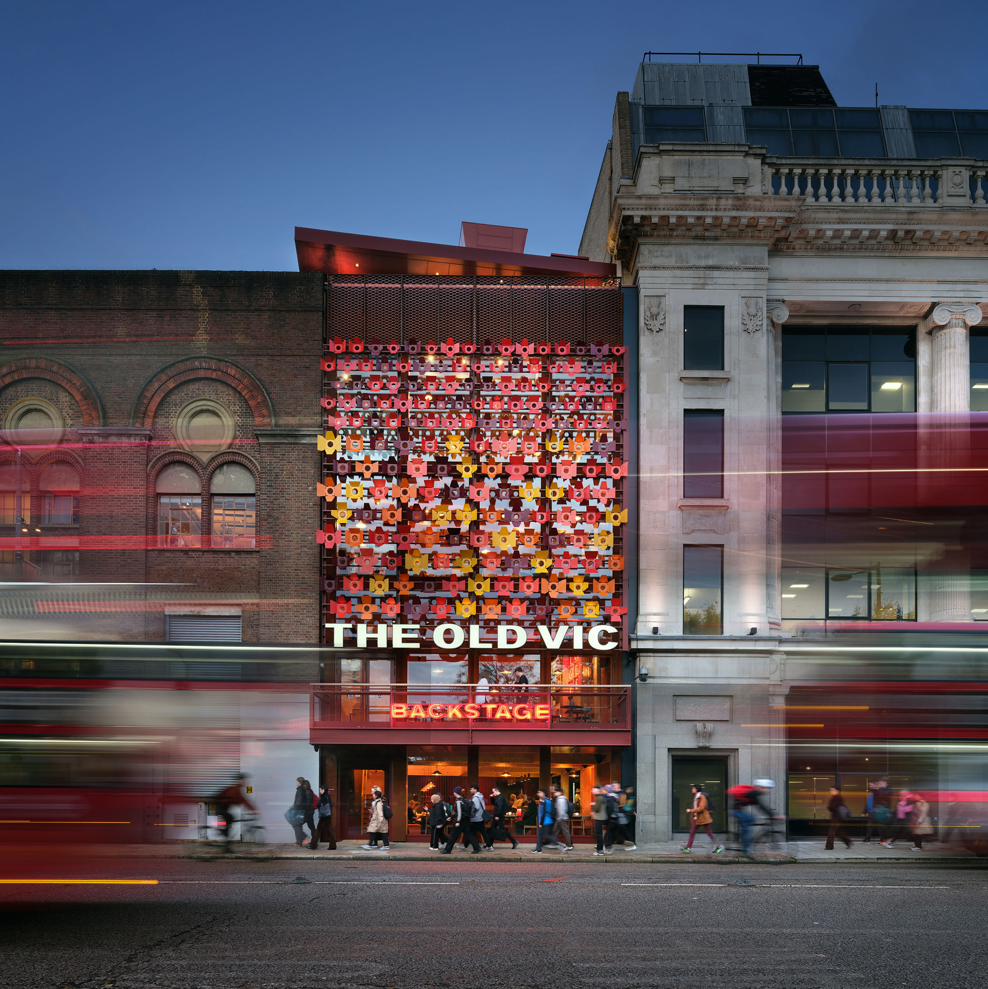 〈オールド・ヴィック・シアター・バックステージ（Backstage at The Old Vic）〉ヘイワース・トンプキンス（Haworth Tompkins）