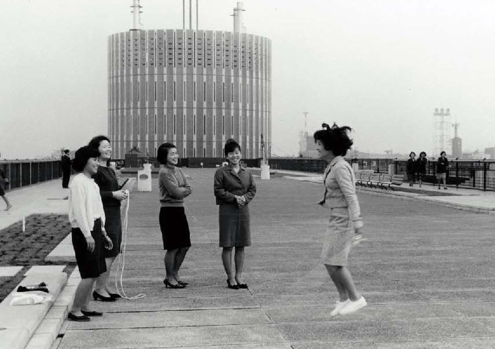 パレスサイドビル（屋上庭園）　日建設計