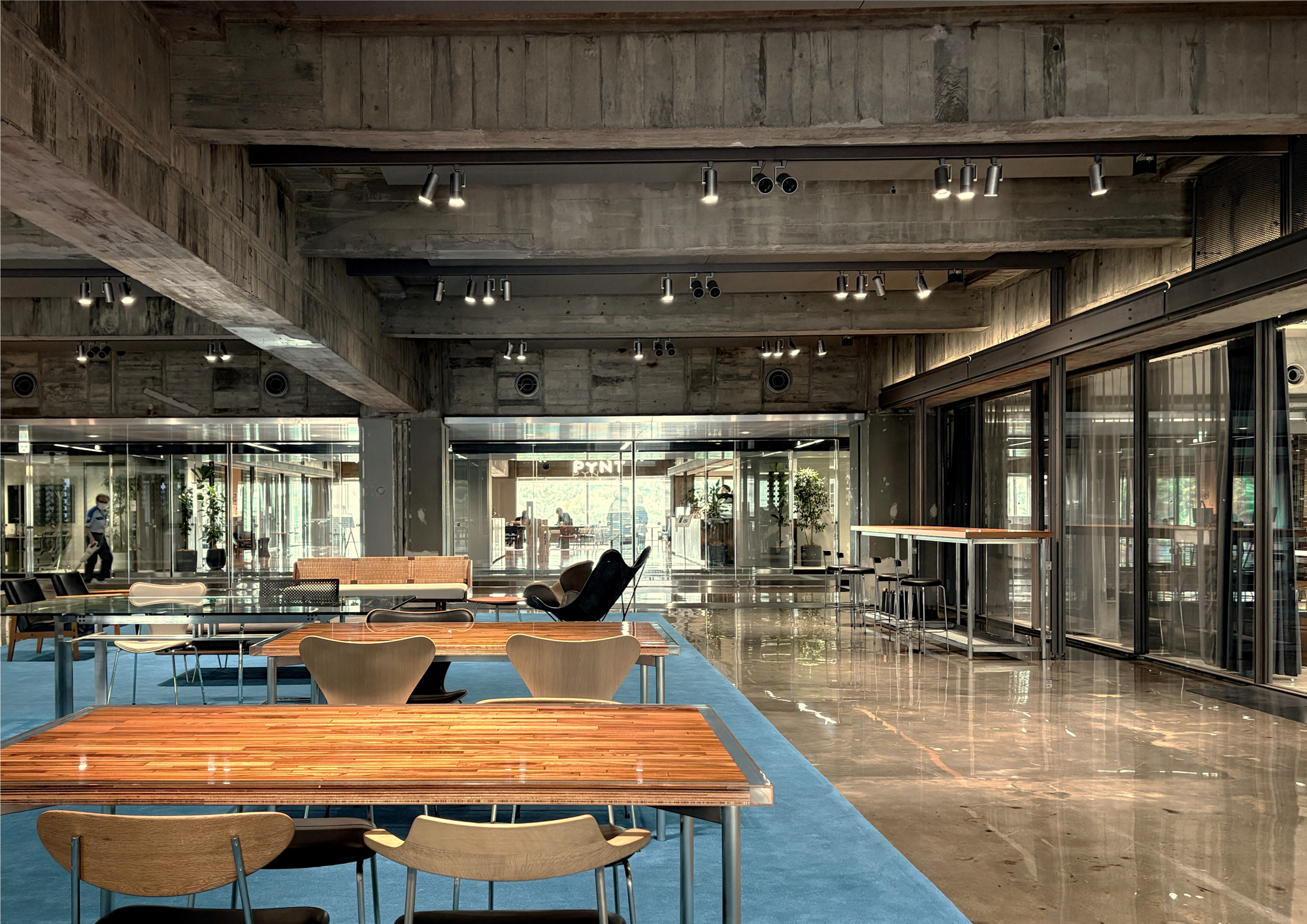 パレスサイドビル5階　竹橋オフィスの様子　日建設計