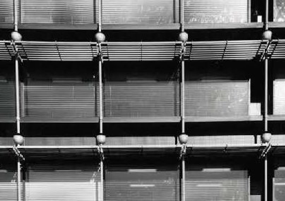 パレスサイドビル（雨樋と庇）　日建設計