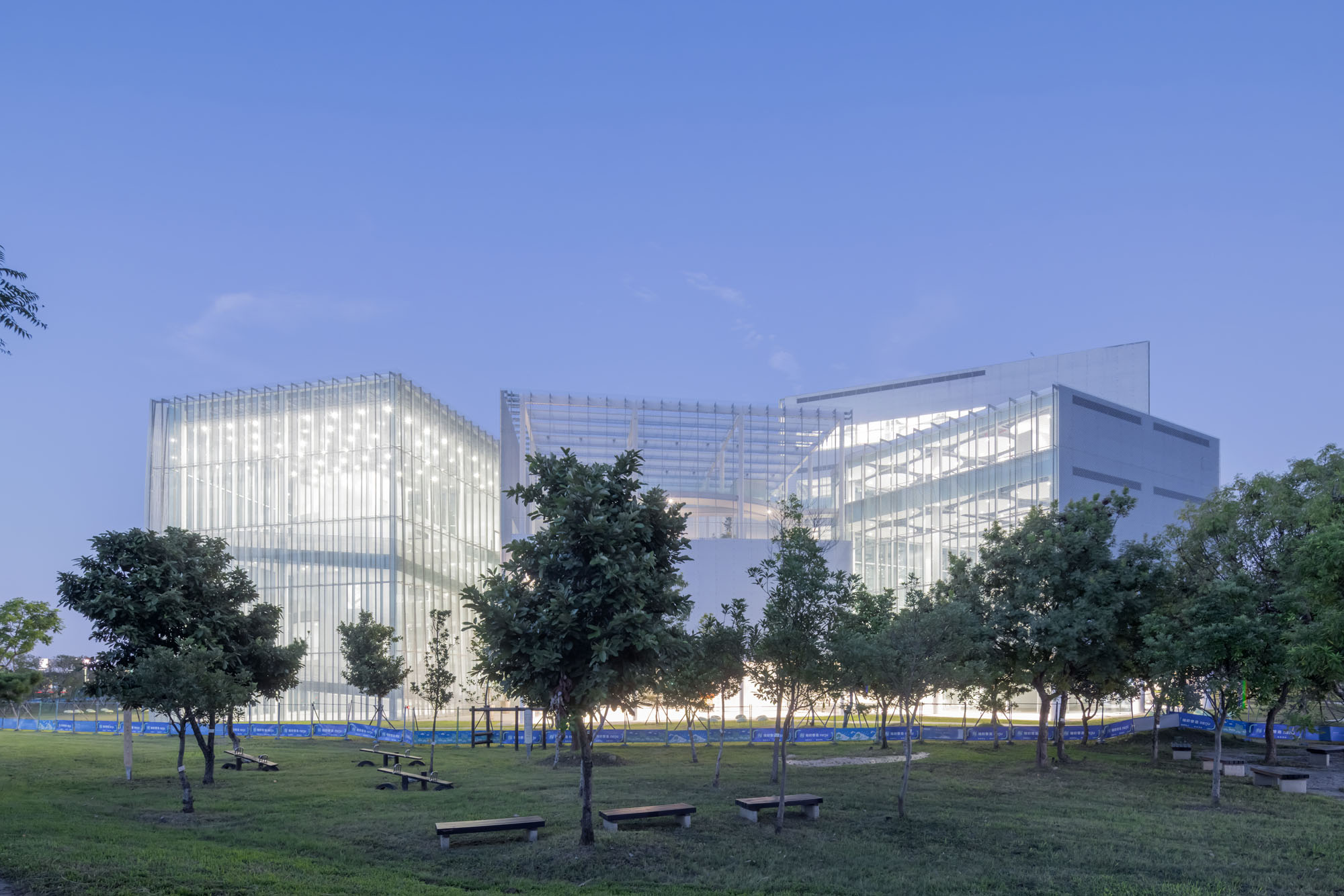 〈台中緑美図(Taichung Green Museumbrary)〉SANAA