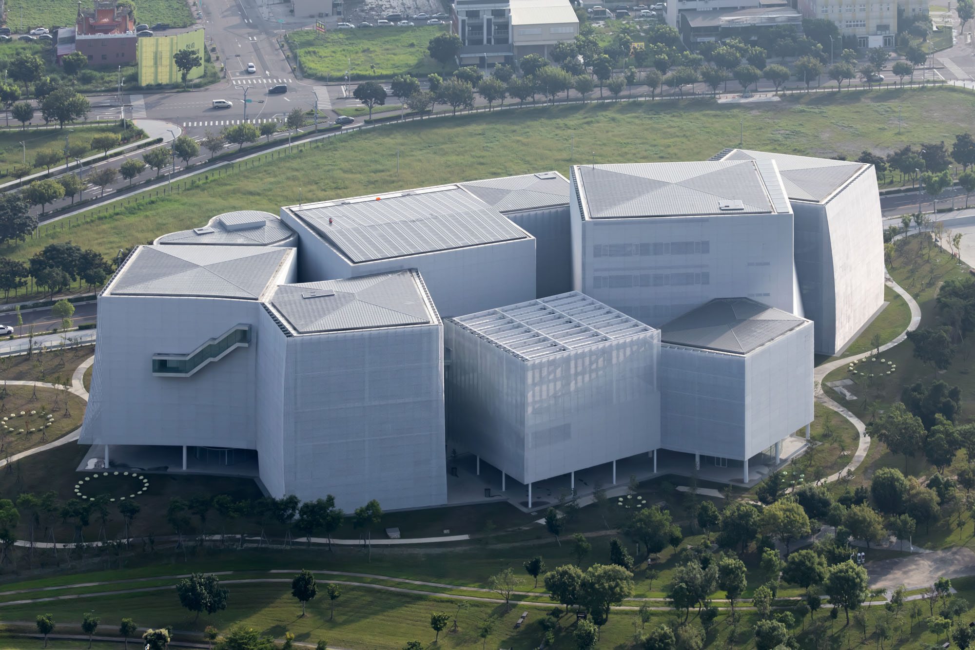 〈台中緑美図(Taichung Green Museumbrary)〉SANAA