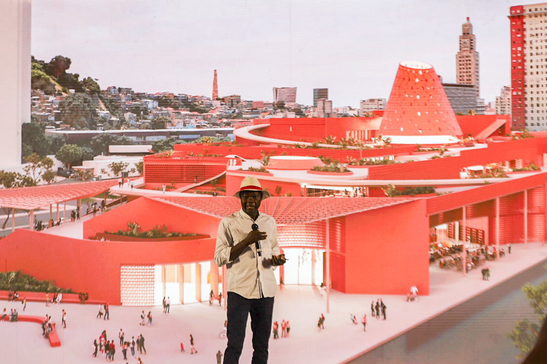 〈Biblioteca dos Saberes〉フランシス・ケレ（Francis Kéré）、ケレ・アーキテクチャ（Kéré Architecture）