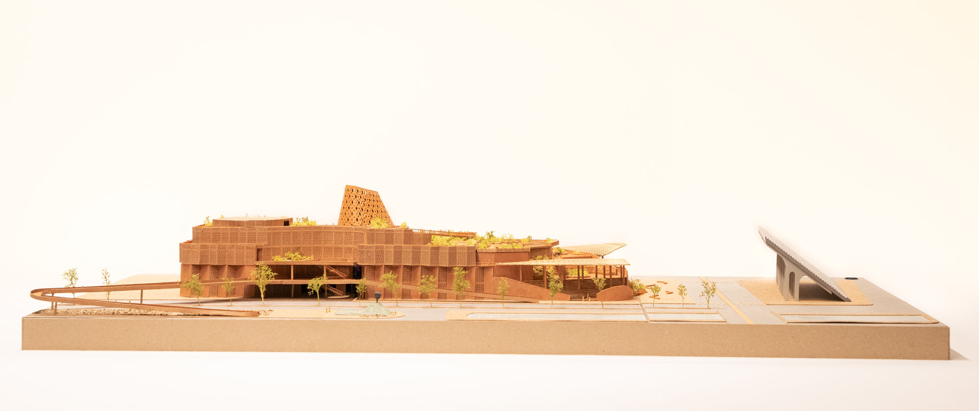 〈Biblioteca dos Saberes〉フランシス・ケレ（Francis Kéré）、ケレ・アーキテクチャ（Kéré Architecture）