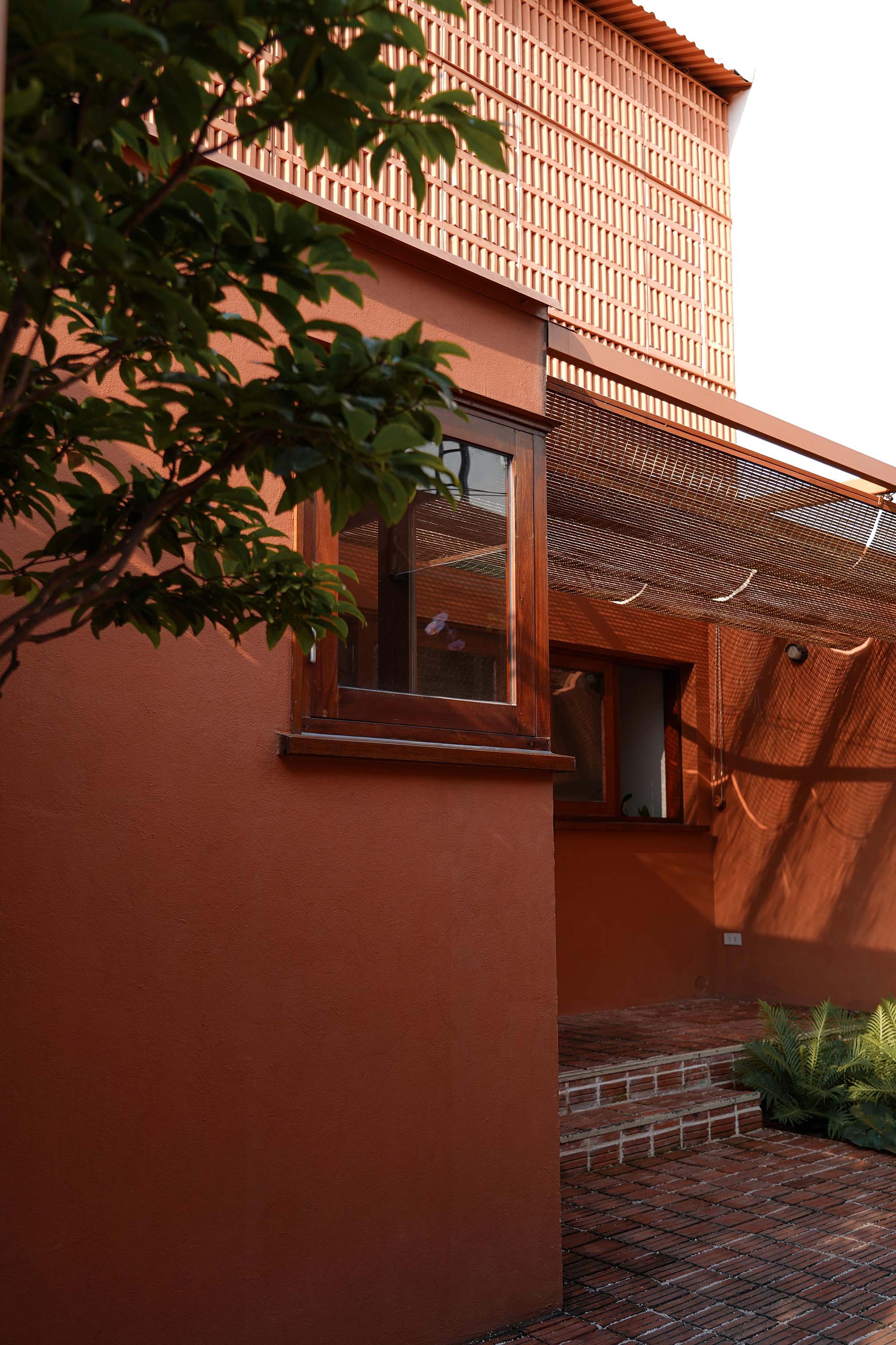 〈テラコッタ・ブレス（Terracotta Breath）〉ライブアウトスタジオ（live out studio）