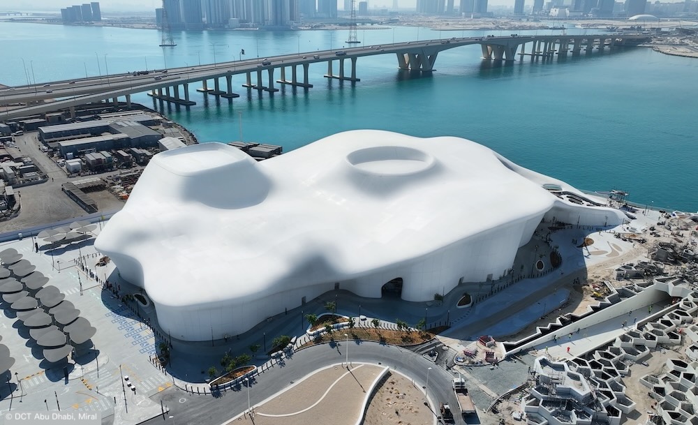 UAE・アブダビにオープンしたチームラボの没入型ミュージアム〈teamLab Phenomena Abu Dhabi〉