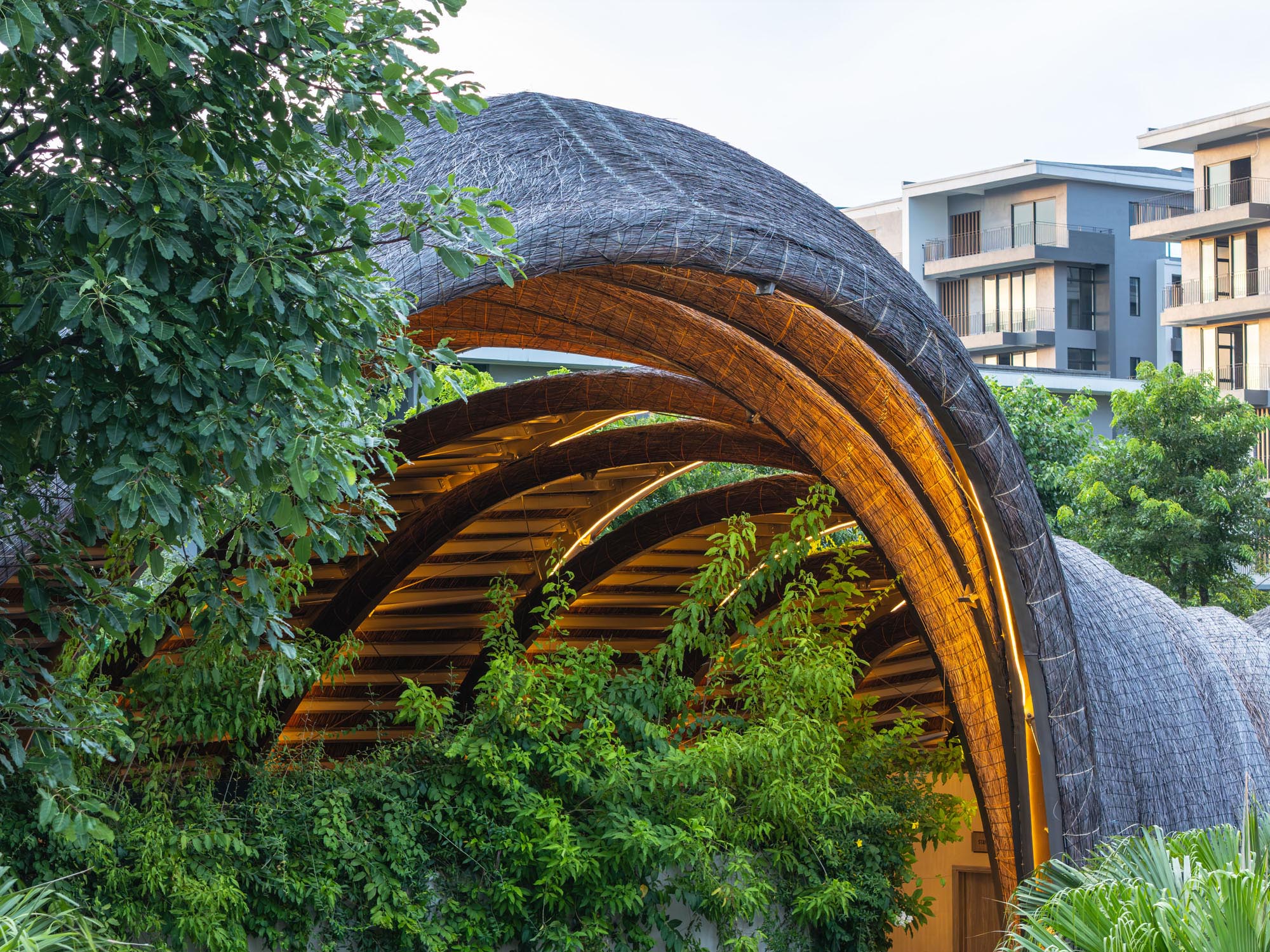 〈グオット・ガーデン・クラブハウス（Guột Garden Club House）〉ホー・クエ・アーキテクツ（Ho Khue Architects）