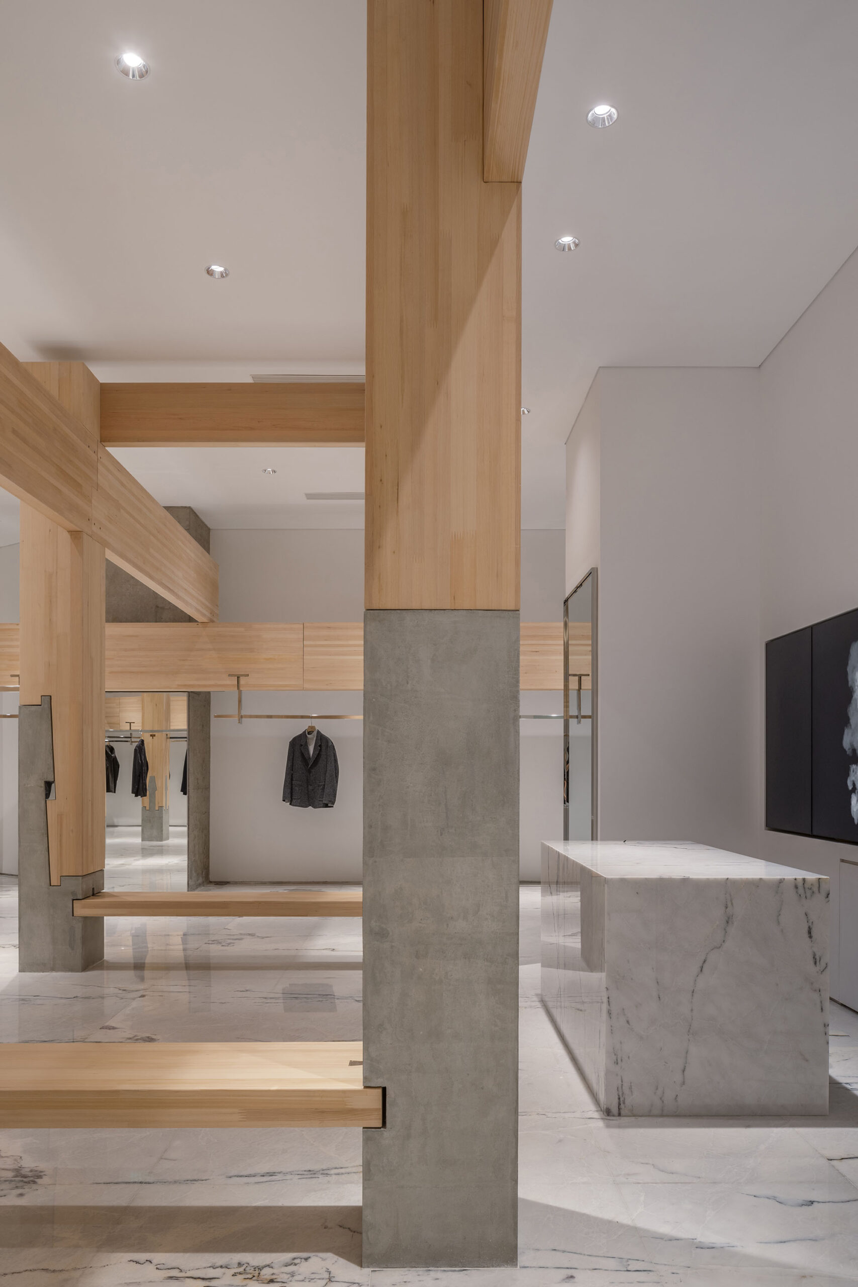 〈禅の柱（Pillar of Zen） — DANNONG Store at The MixC Taiyuan〉LUOスタジオ（LUO studio）
