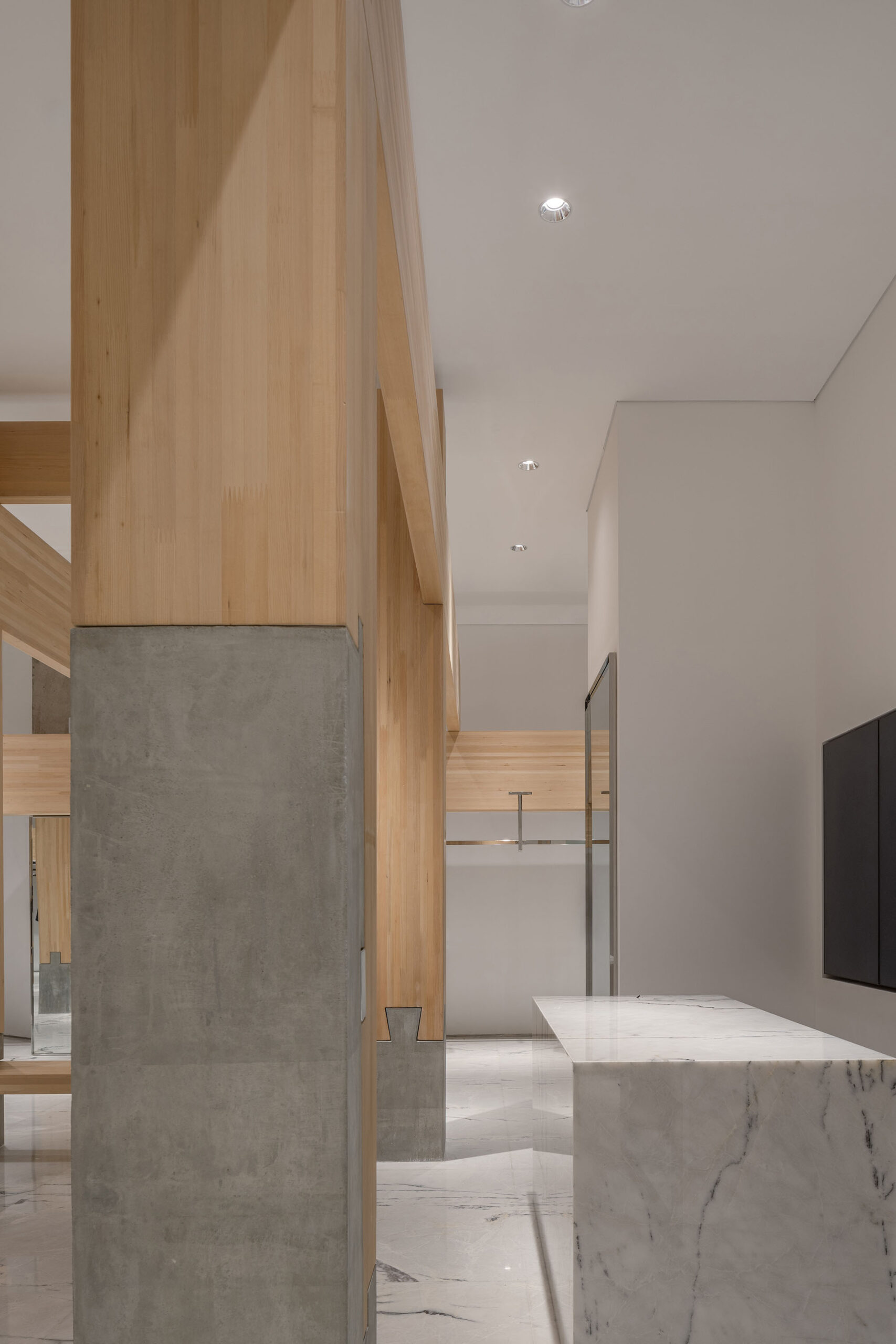 〈禅の柱（Pillar of Zen） — DANNONG Store at The MixC Taiyuan〉LUOスタジオ（LUO studio）