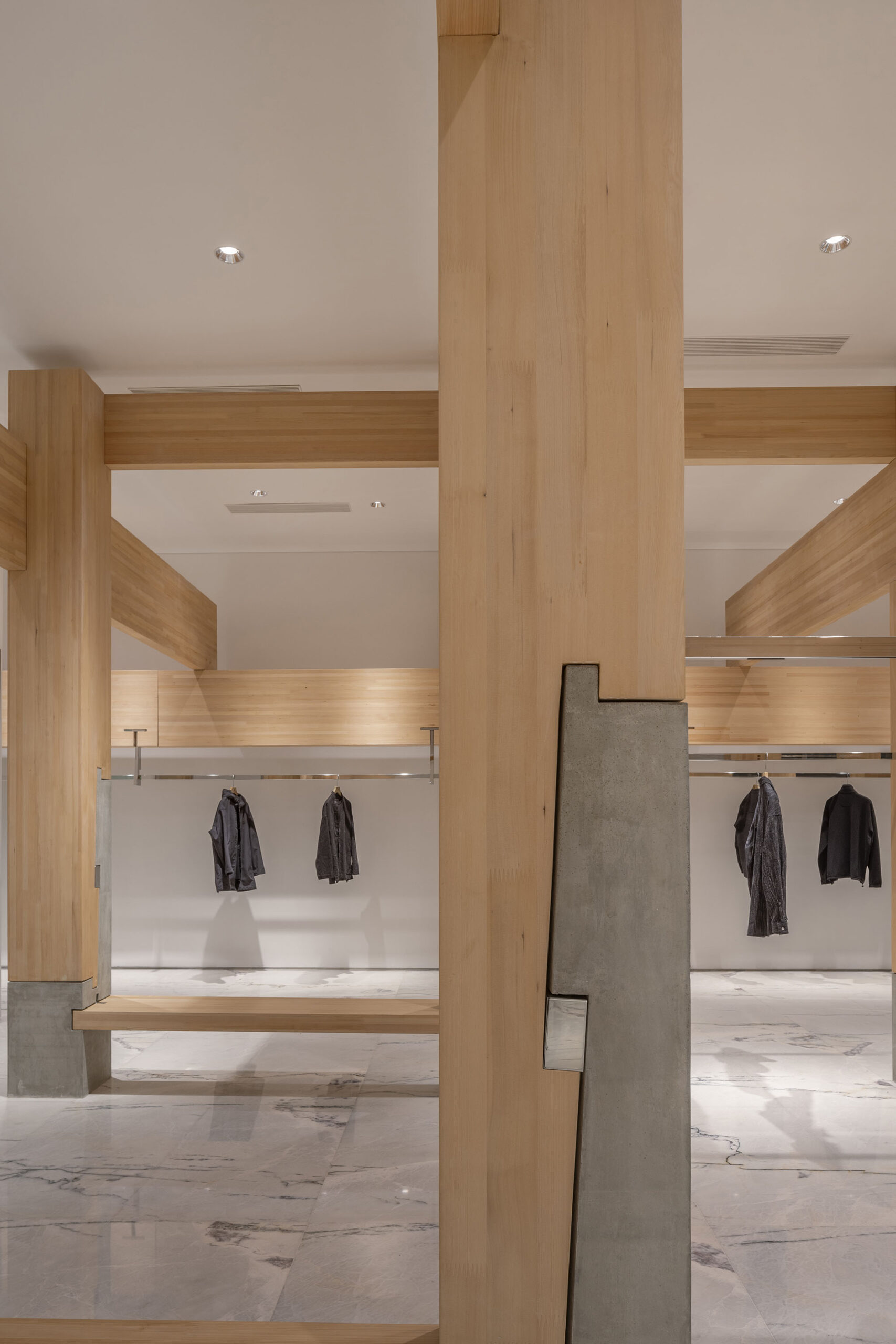 〈禅の柱（Pillar of Zen） — DANNONG Store at The MixC Taiyuan〉LUOスタジオ（LUO studio）
