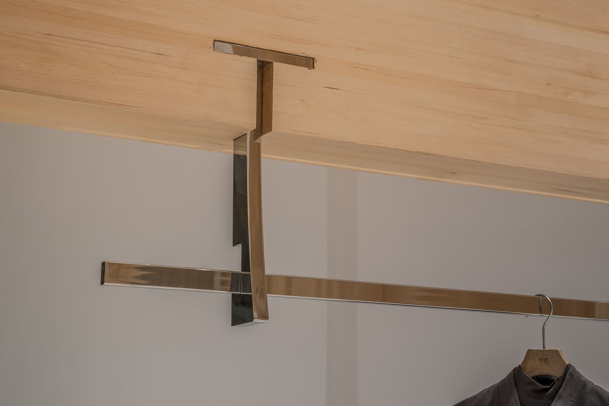 〈禅の柱（Pillar of Zen） — DANNONG Store at The MixC Taiyuan〉LUOスタジオ（LUO studio）