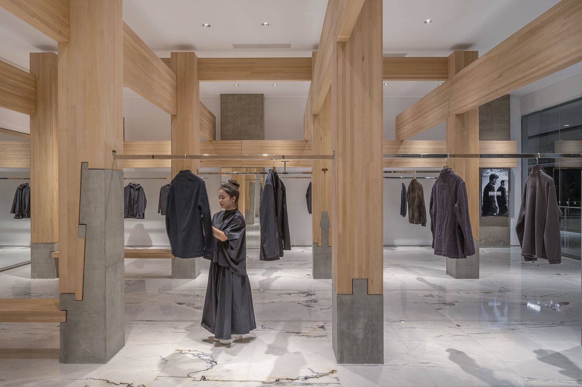 〈禅の柱（Pillar of Zen） — DANNONG Store at The MixC Taiyuan〉LUOスタジオ（LUO studio）