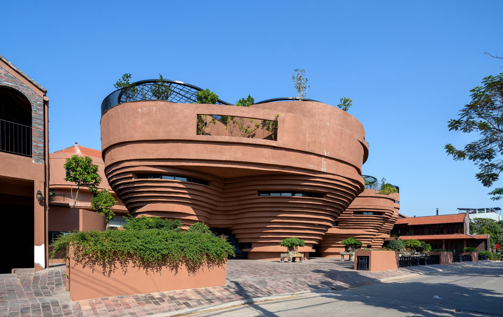 〈バッチャン陶芸博物館(Bat Trang ceramic museum)〉1+1>2アーキテクツ(1+1>2 Architects)