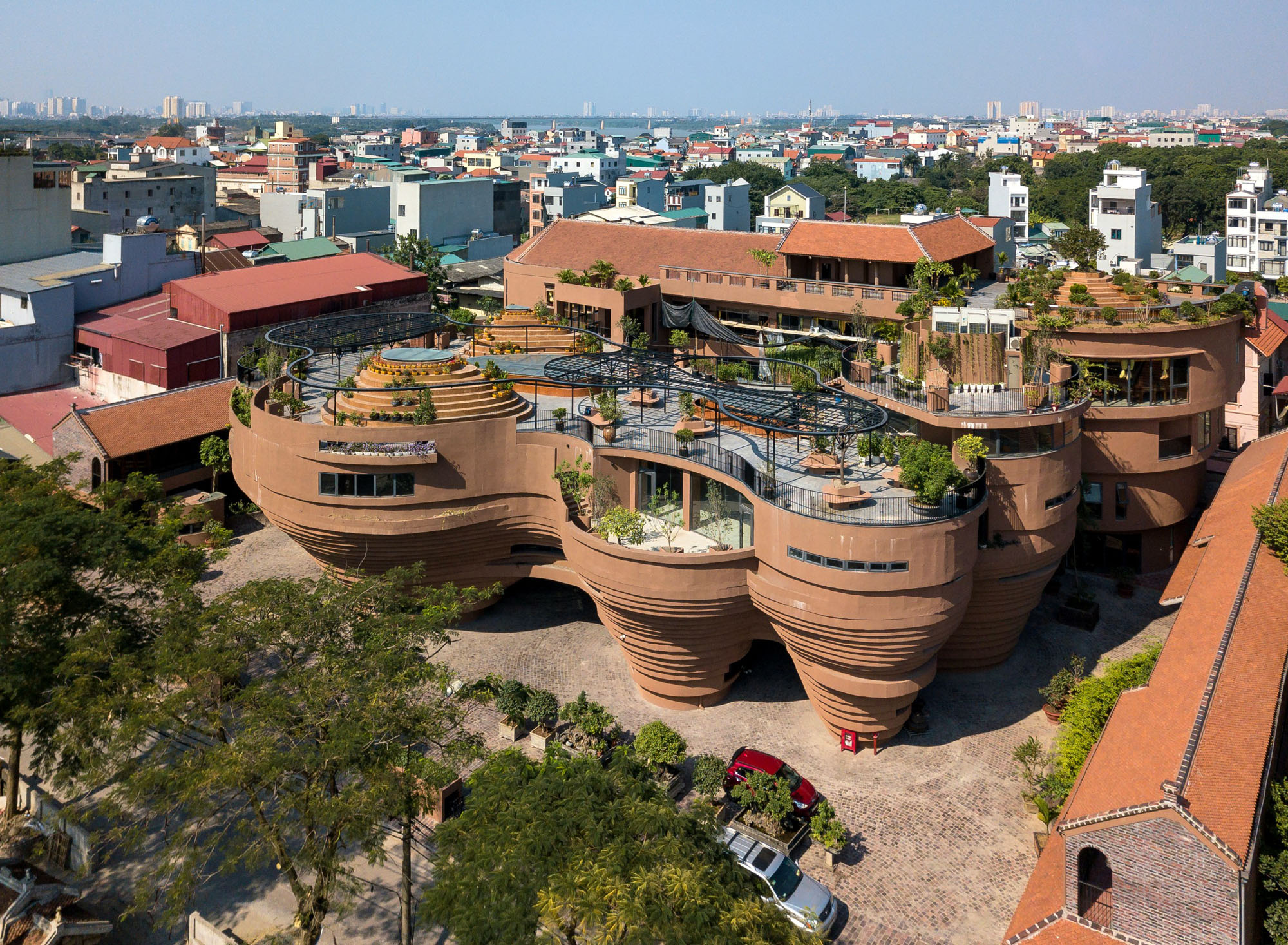 〈バッチャン陶芸博物館(Bat Trang ceramic museum)〉1+1>2アーキテクツ(1+1>2 Architects)