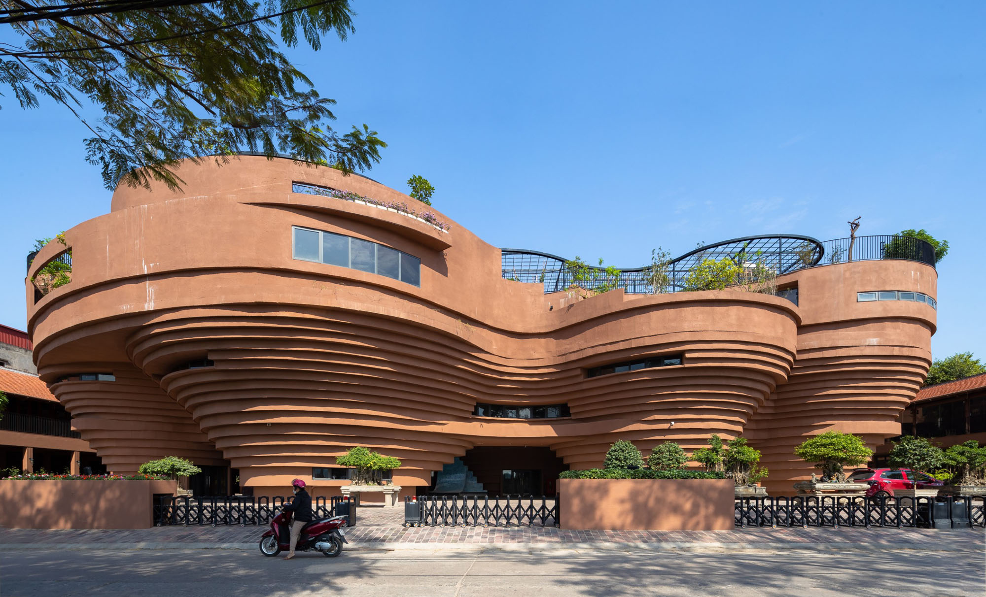 〈バッチャン陶芸博物館(Bat Trang ceramic museum)〉1+1>2アーキテクツ(1+1>2 Architects)