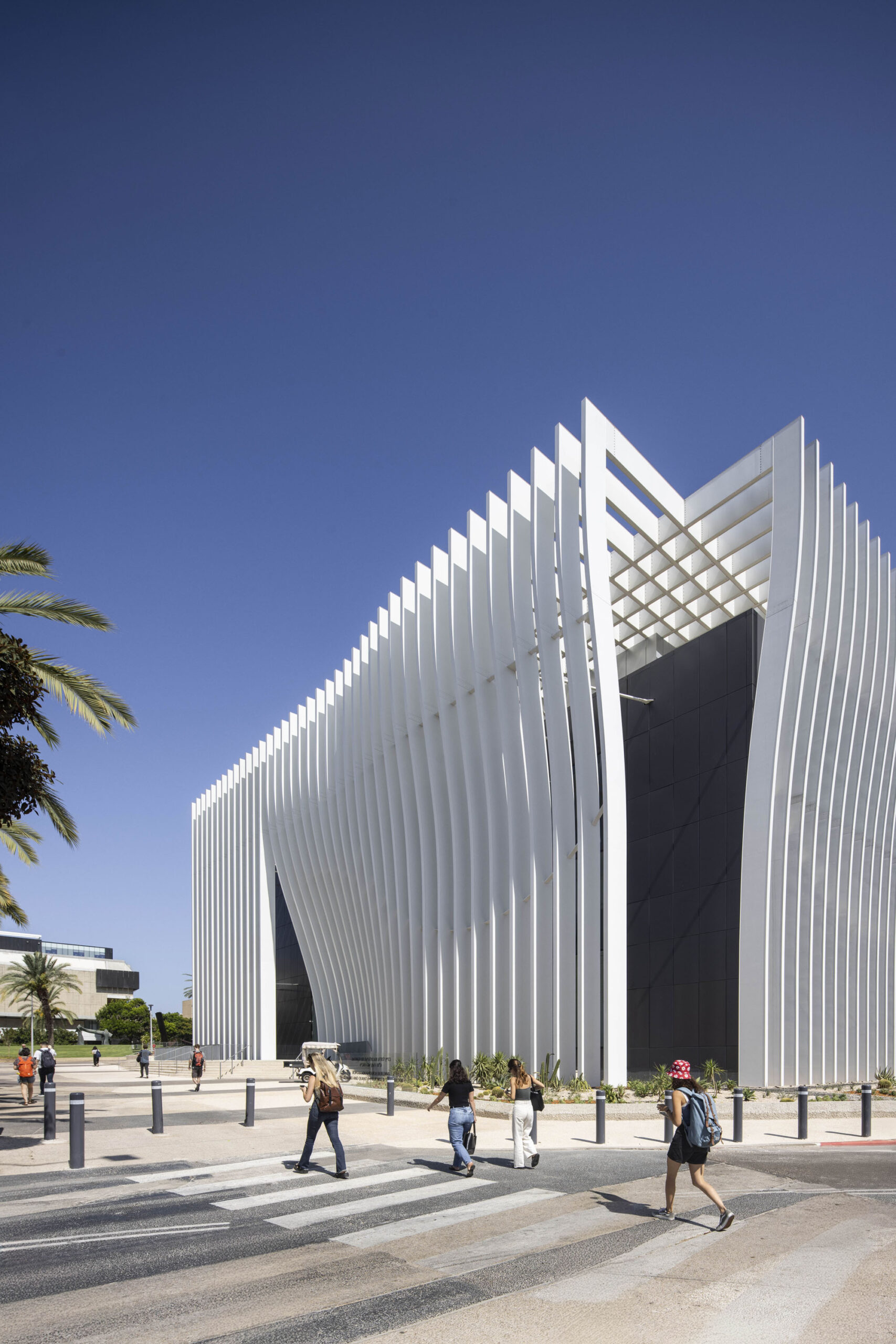 〈ヤン・クーム・ナノサイエンス＆ナノテクノロジーセンター（Jan Koum Center for Nanoscience and Nanotechnology）〉ミシェル・レモン＆アソシエイツ（MICHEL RÉMON & ASSOCIÉS）