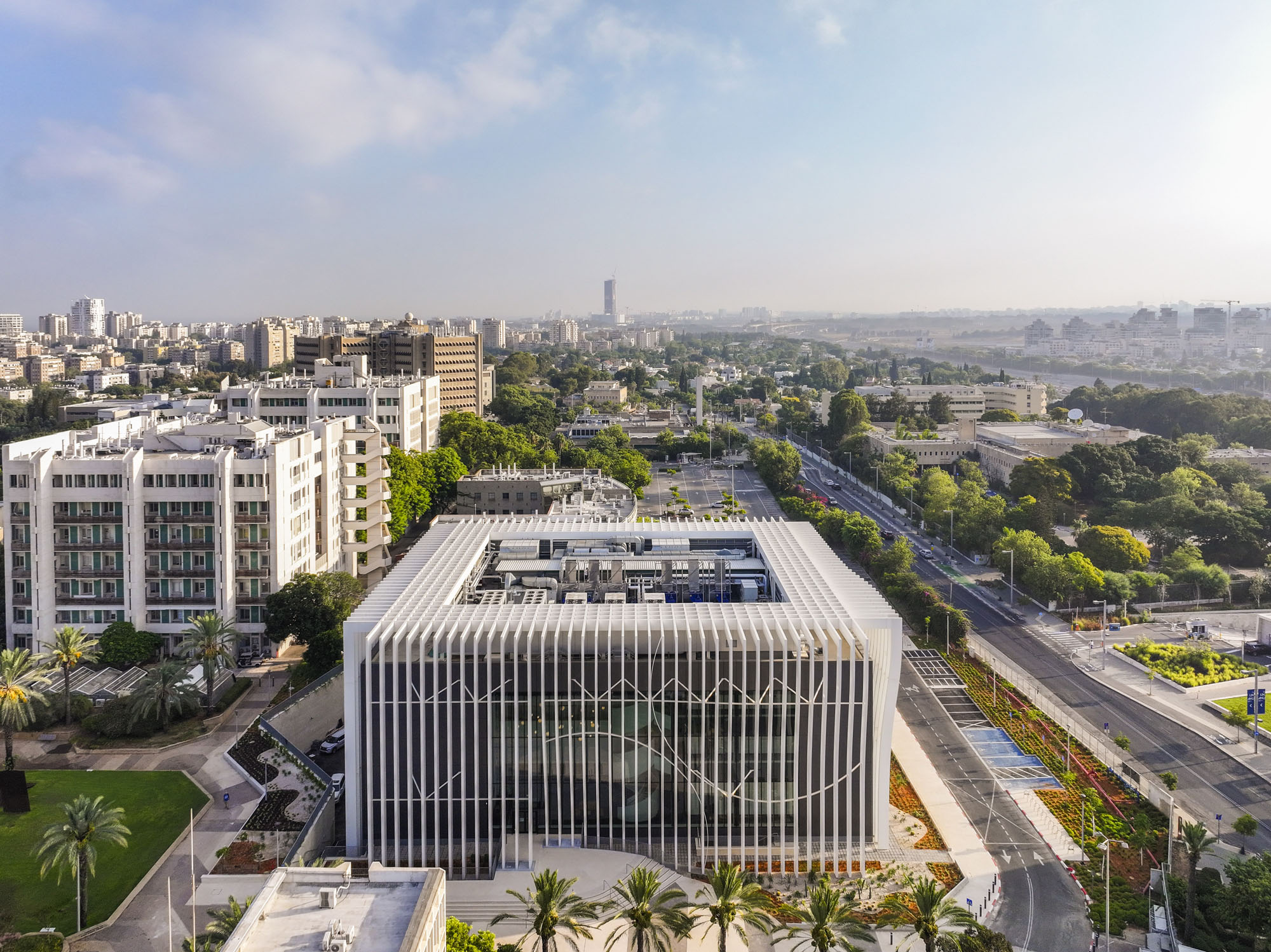 〈ヤン・クーム・ナノサイエンス＆ナノテクノロジーセンター（Jan Koum Center for Nanoscience and Nanotechnology）〉ミシェル・レモン＆アソシエイツ（MICHEL RÉMON & ASSOCIÉS）