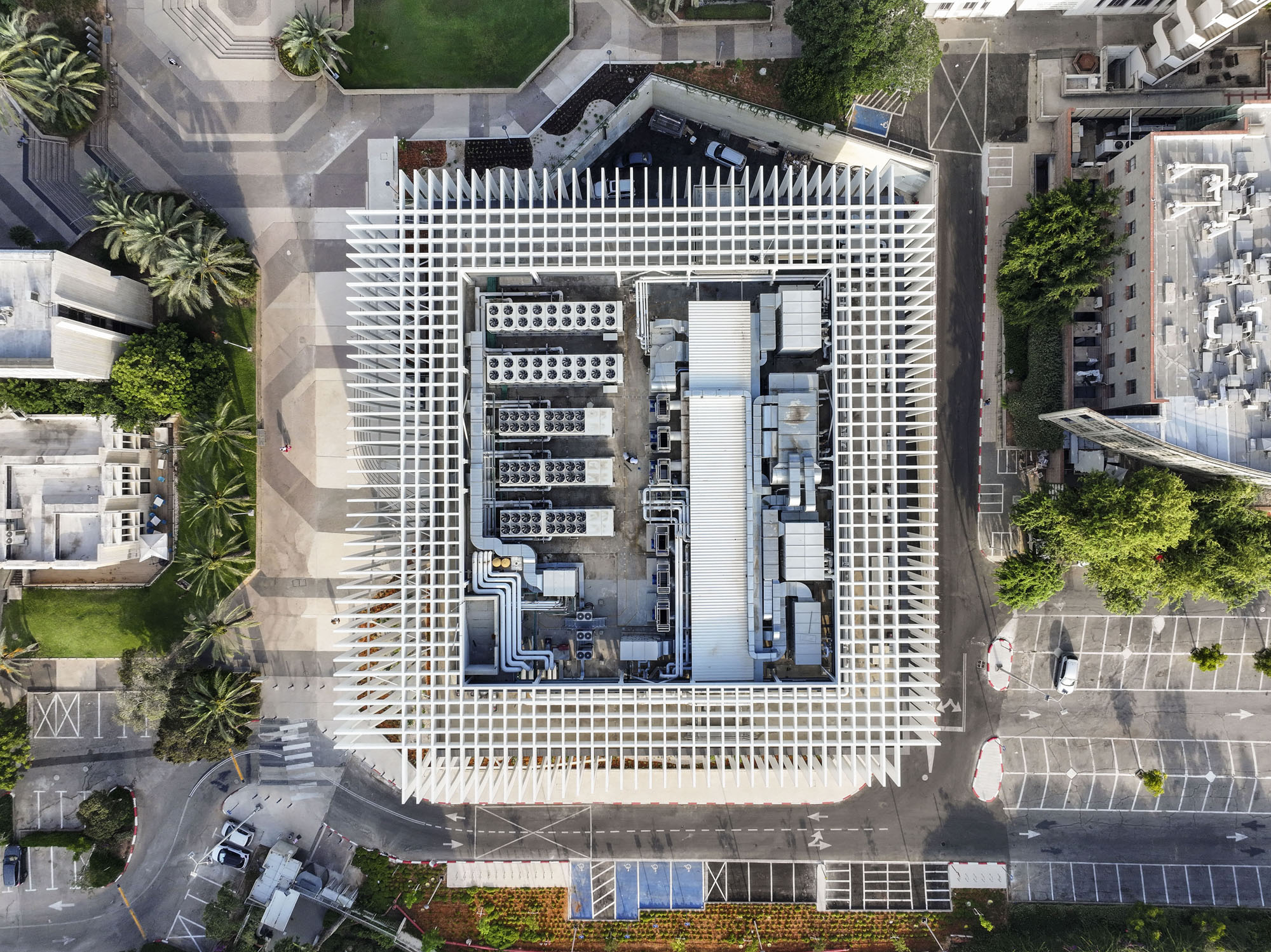 〈ヤン・クーム・ナノサイエンス＆ナノテクノロジーセンター（Jan Koum Center for Nanoscience and Nanotechnology）〉ミシェル・レモン＆アソシエイツ（MICHEL RÉMON & ASSOCIÉS）