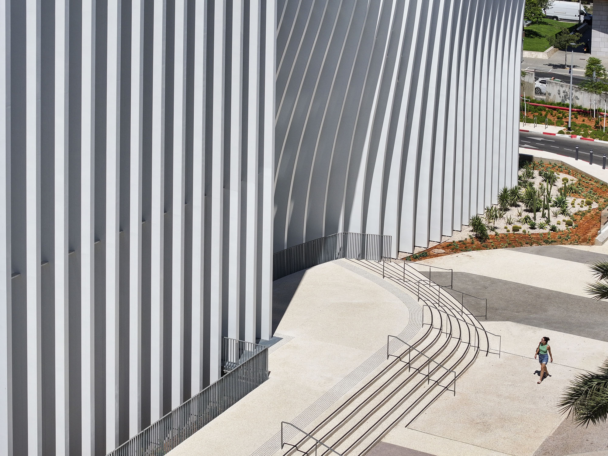 〈ヤン・クーム・ナノサイエンス＆ナノテクノロジーセンター（Jan Koum Center for Nanoscience and Nanotechnology）〉ミシェル・レモン＆アソシエイツ（MICHEL RÉMON & ASSOCIÉS）