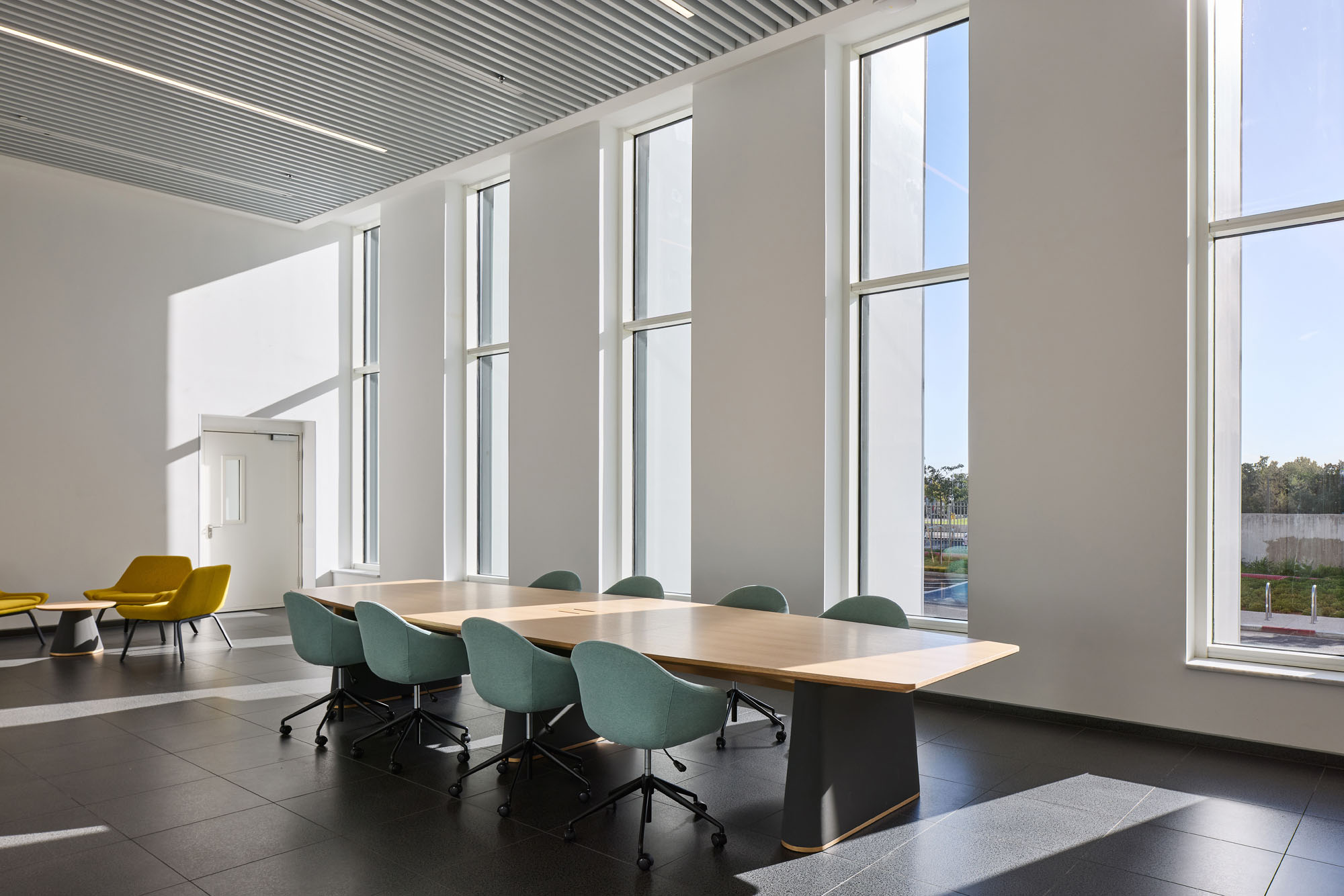 〈ヤン・クーム・ナノサイエンス＆ナノテクノロジーセンター（Jan Koum Center for Nanoscience and Nanotechnology）〉ミシェル・レモン＆アソシエイツ（MICHEL RÉMON & ASSOCIÉS）