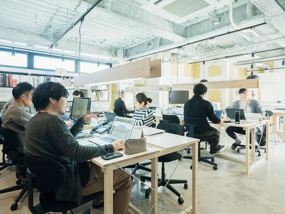 〈オフィスの様子（青山店）〉Photo: © Copyright 2026 MUJI HOUSE Co,LTD.
