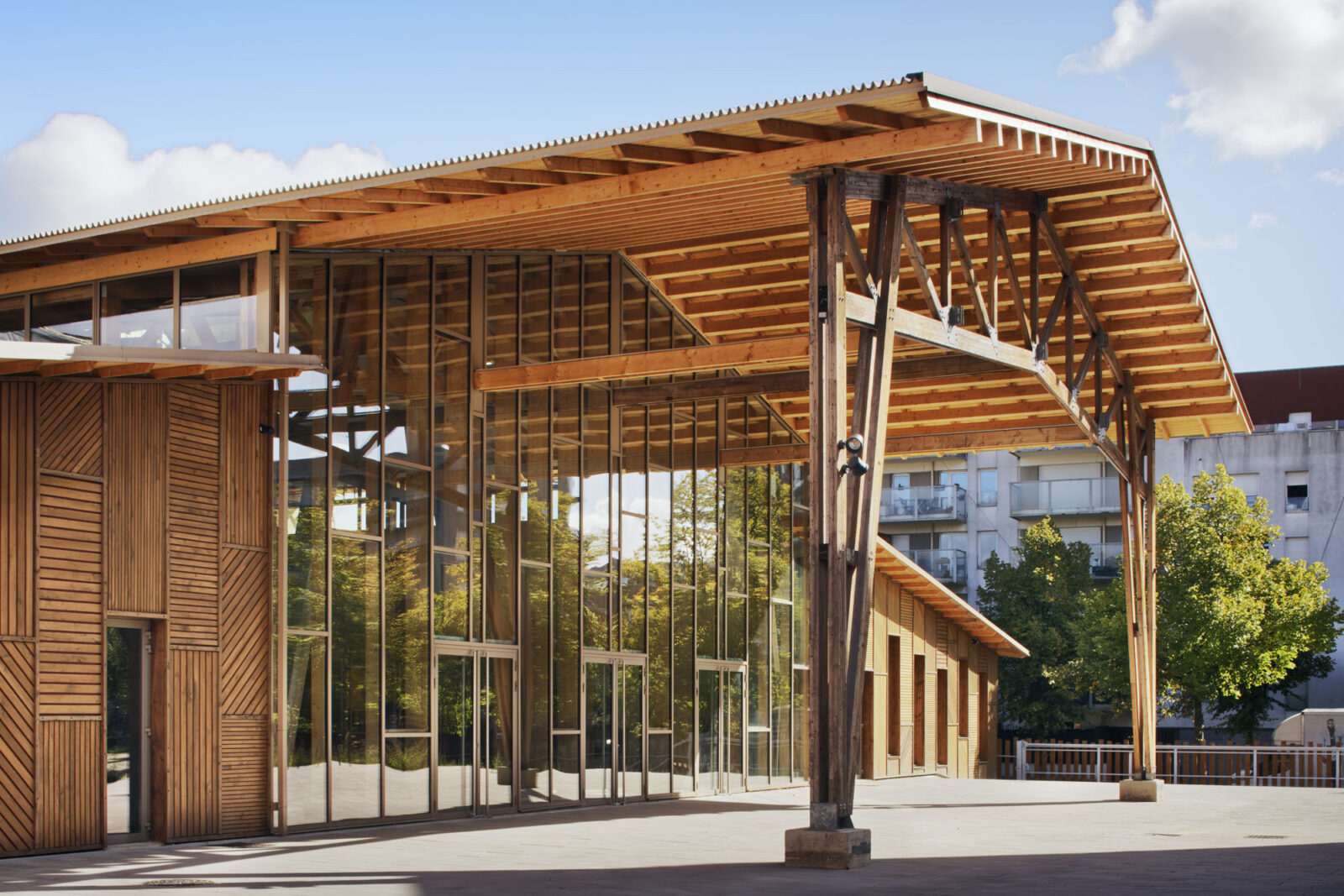 仮設から恒久へと再生する、サン＝ドニのサーカス学校〈アカデミー・フラテリーニ〉の改修・拡張プロジェクト, アトリエ・デュ・ポン, フランス