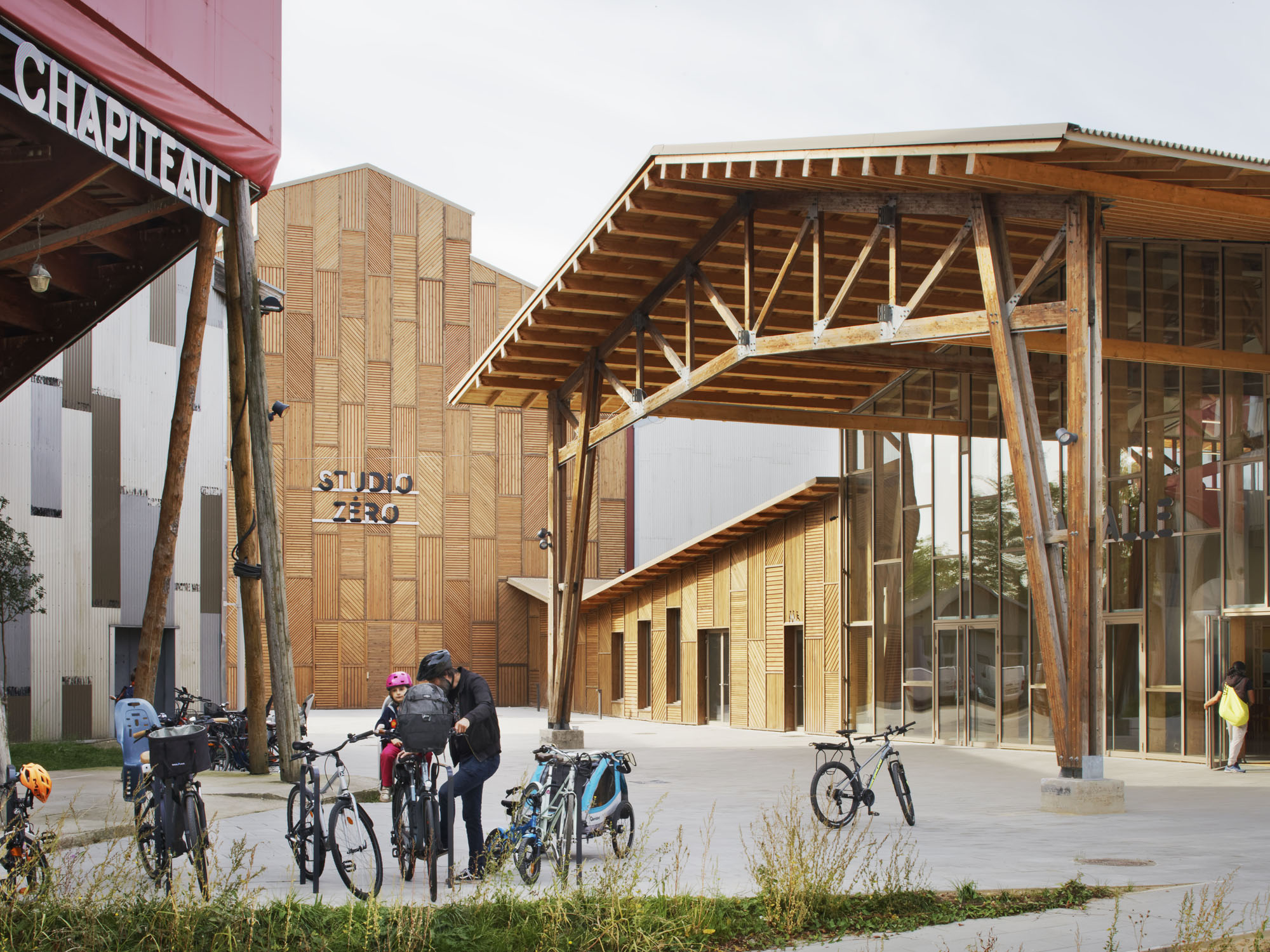 〈アカデミー・フラテリーニ(Académie Fratellini)〉アトリエ・デュ・ポン(Atelier du Pont)