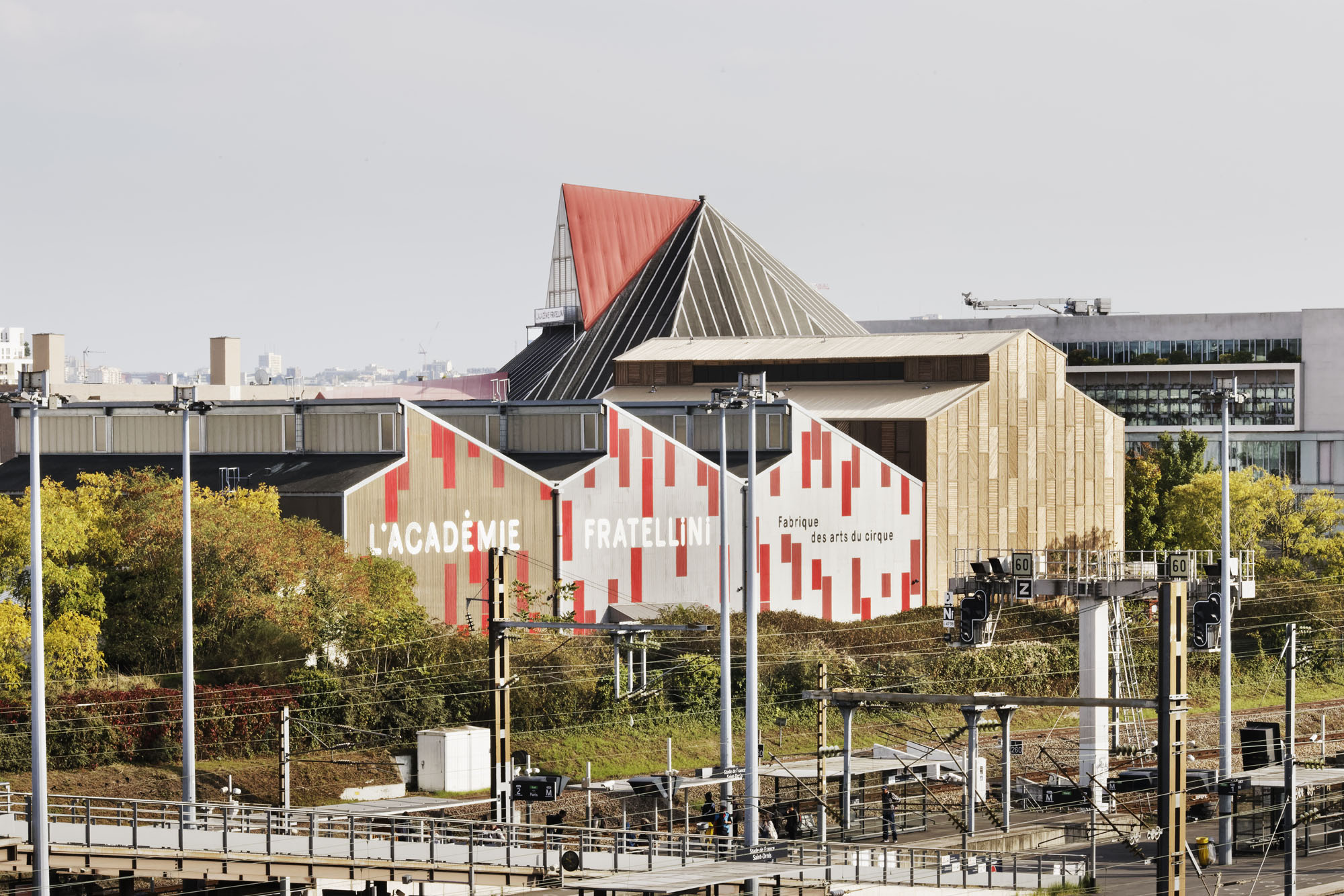 〈アカデミー・フラテリーニ(Académie Fratellini)〉アトリエ・デュ・ポン(Atelier du Pont)