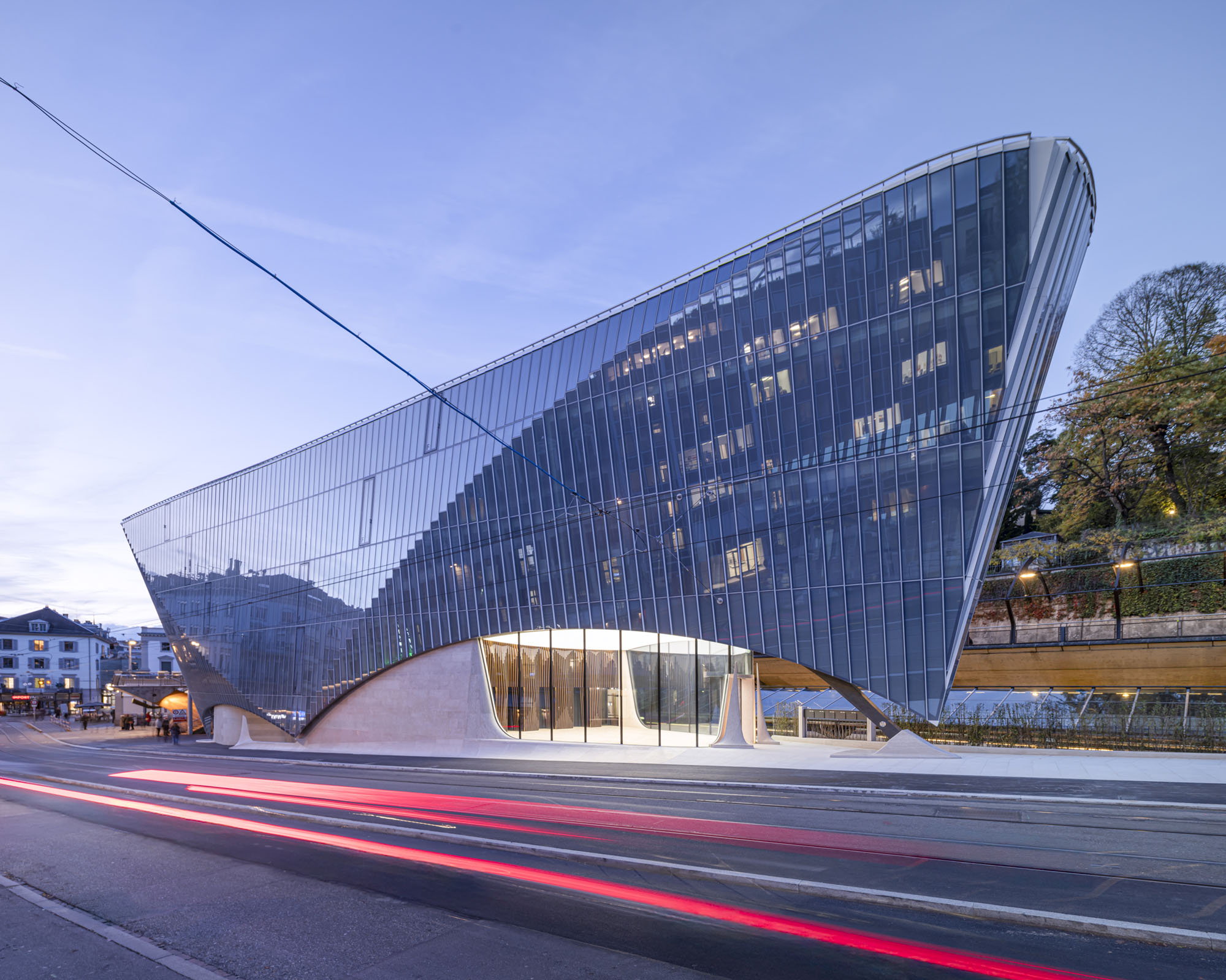 〈ハウス・ツム・ファルケン(Haus zum Falken)〉サンティアゴ・カラトラバ(Santiago Calatrava)