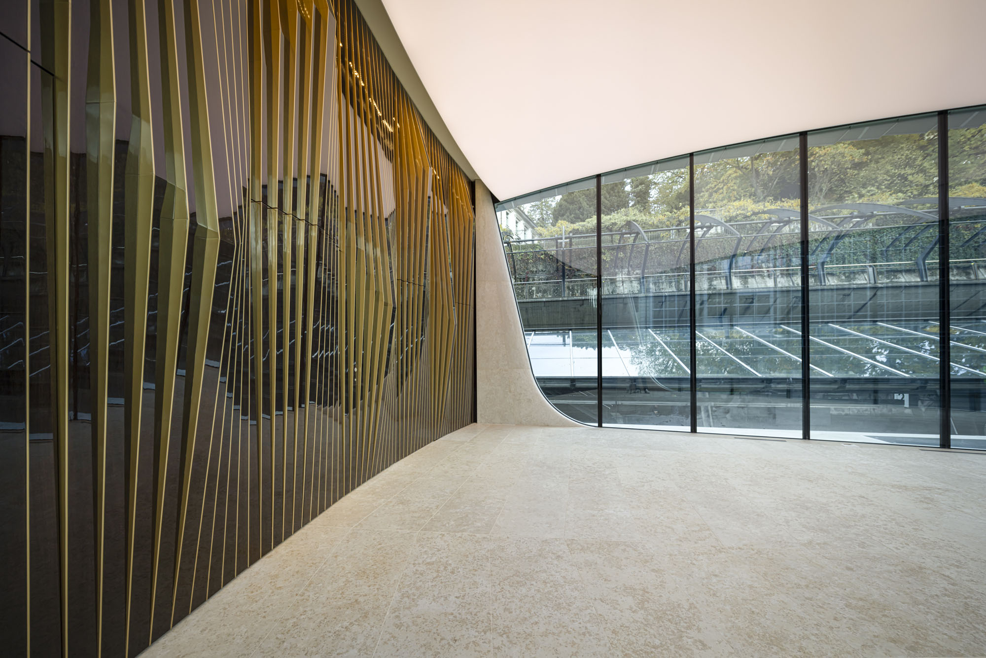 〈ハウス・ツム・ファルケン(Haus zum Falken)〉サンティアゴ・カラトラバ(Santiago Calatrava)