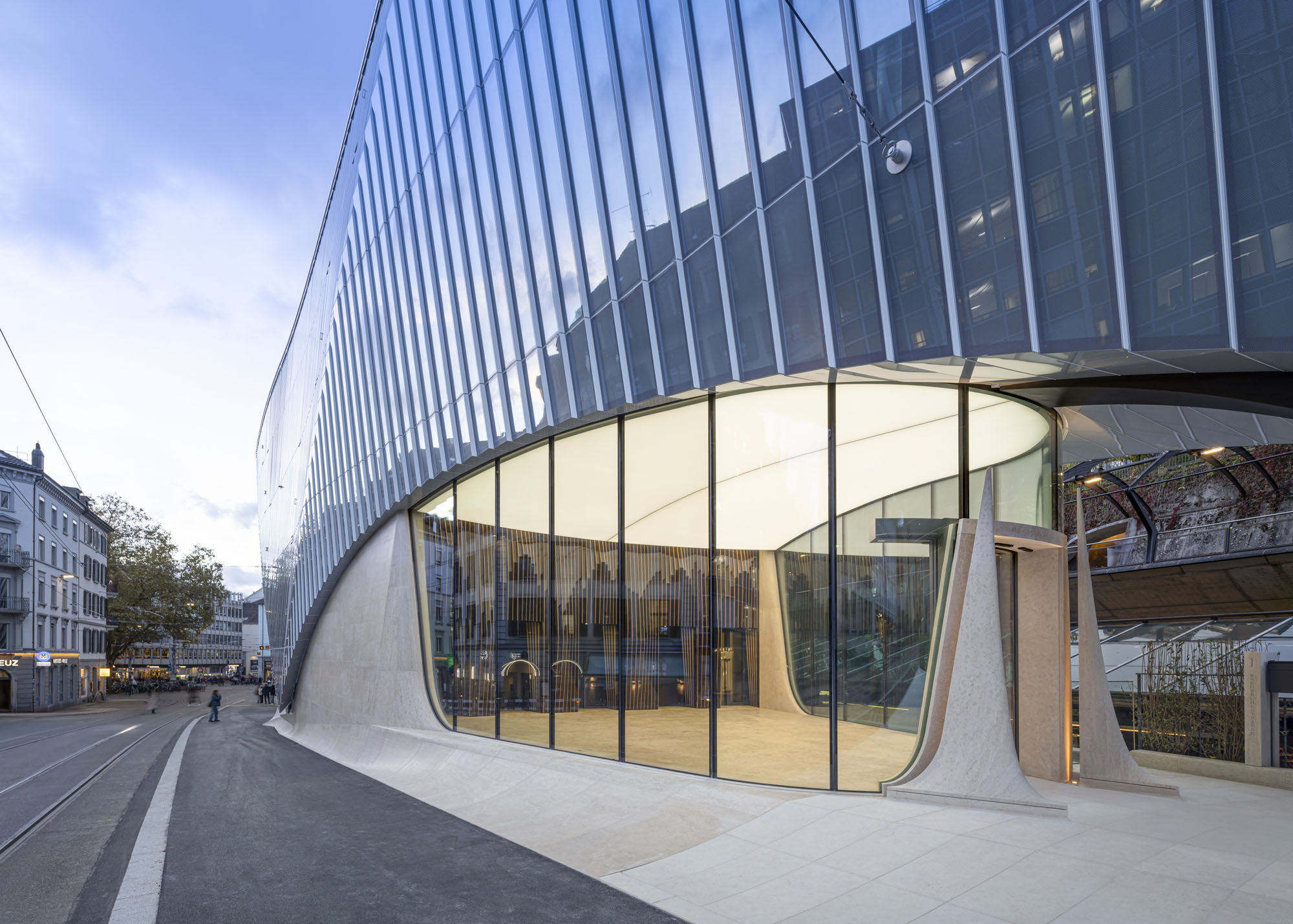 〈ハウス・ツム・ファルケン(Haus zum Falken)〉サンティアゴ・カラトラバ(Santiago Calatrava)