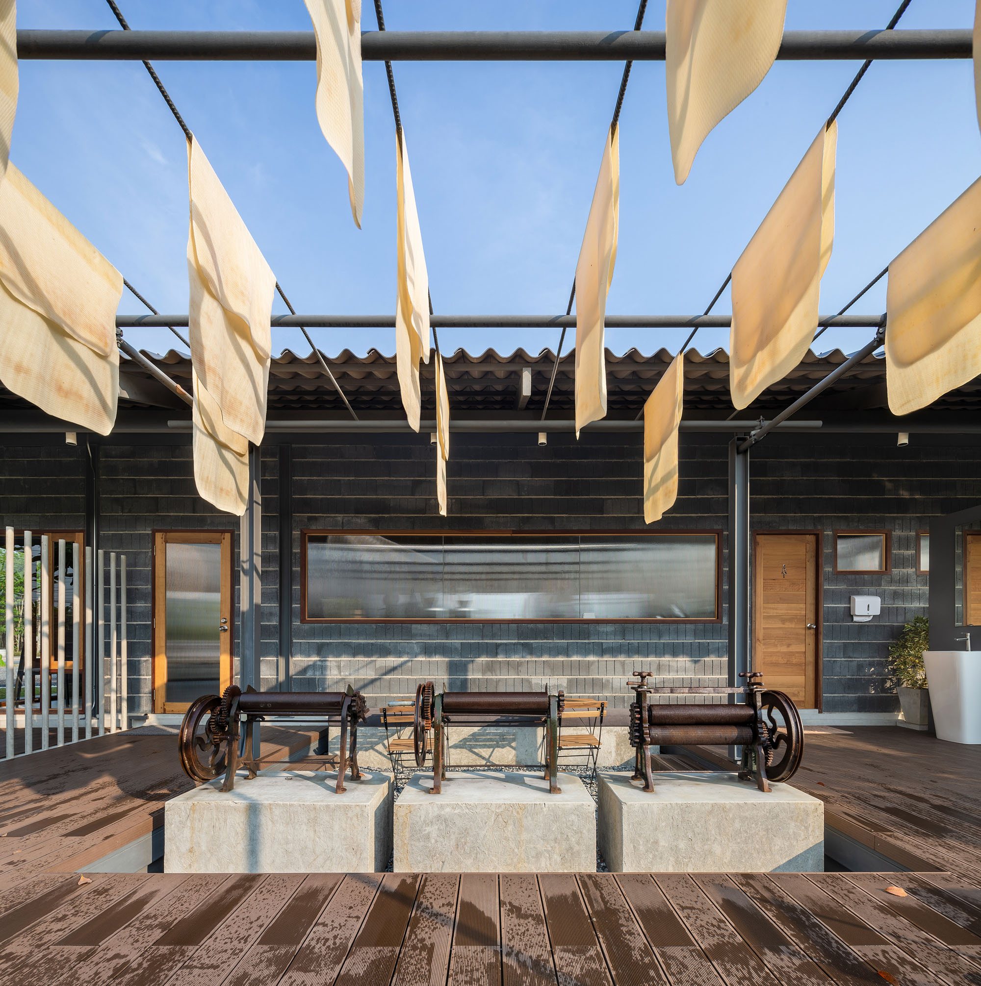 〈The Rubber(er) Café〉SA-ARDスタジオ（SA-ARD studio）